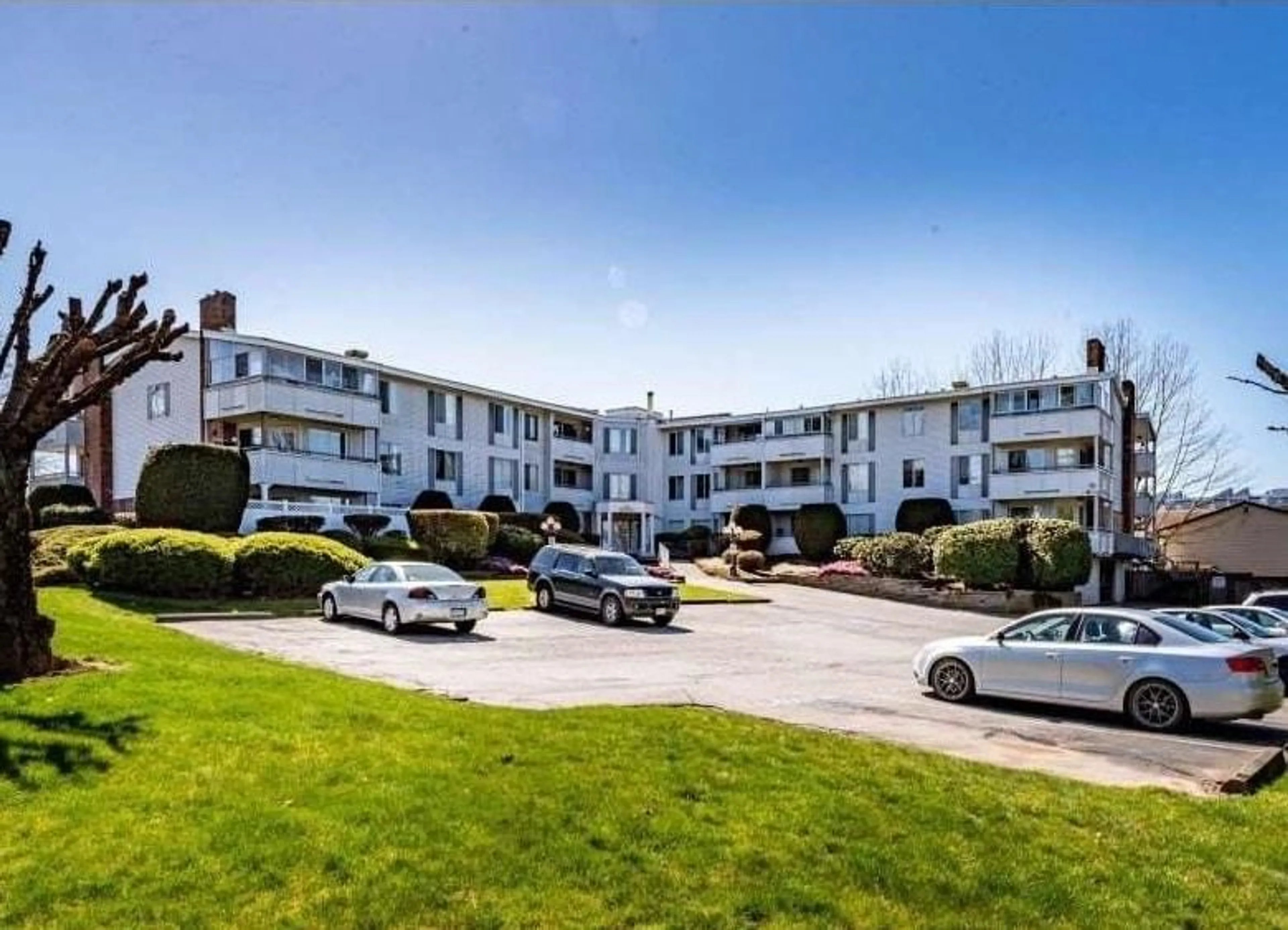 A pic from outside/outdoor area/front of a property/back of a property/a pic from drone, unknown for 107 - 32950 AMICUS PLACE, Abbotsford British Columbia V2S6G9