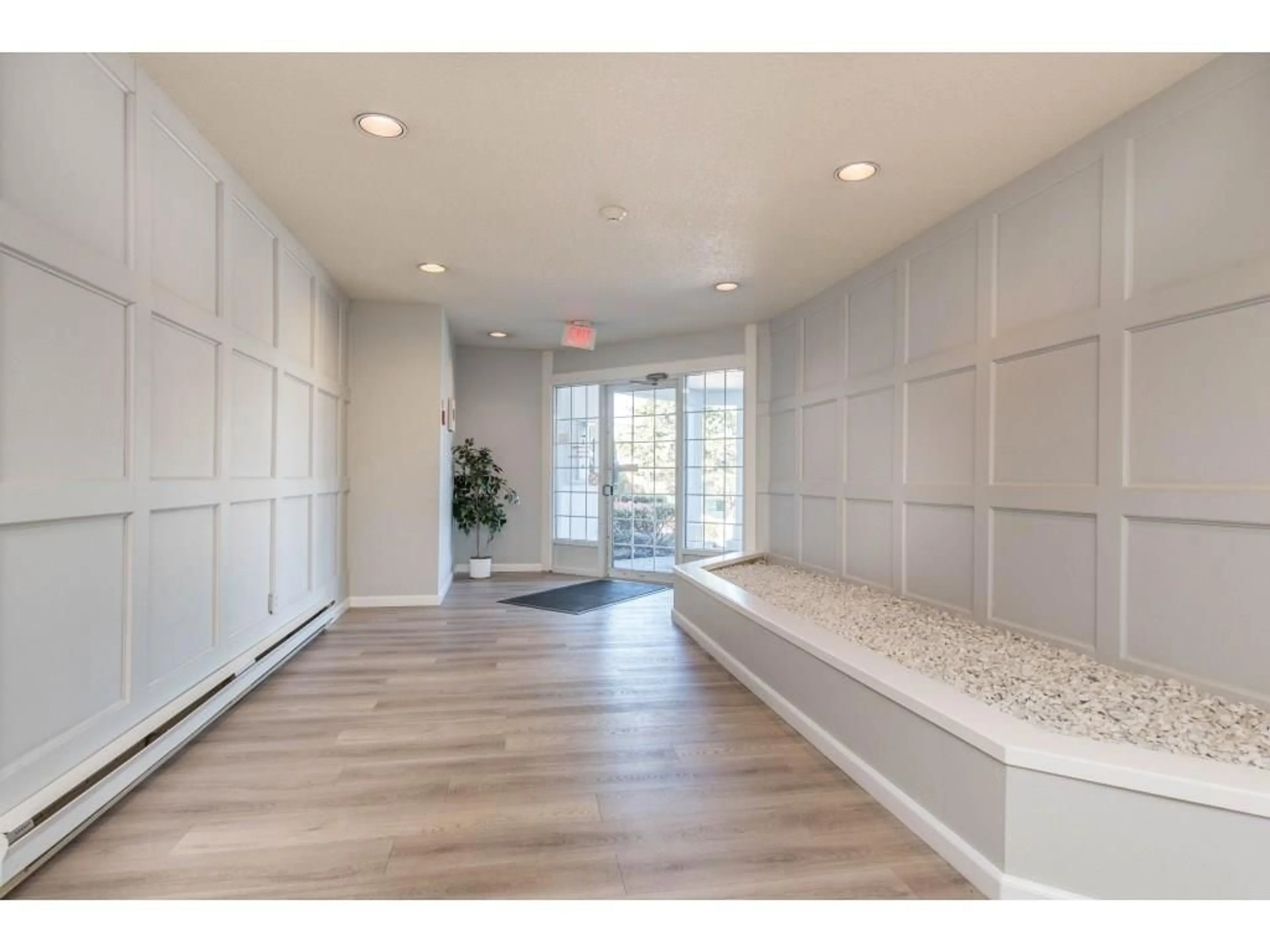 Indoor foyer for 107 - 32950 AMICUS PLACE, Abbotsford British Columbia V2S6G9