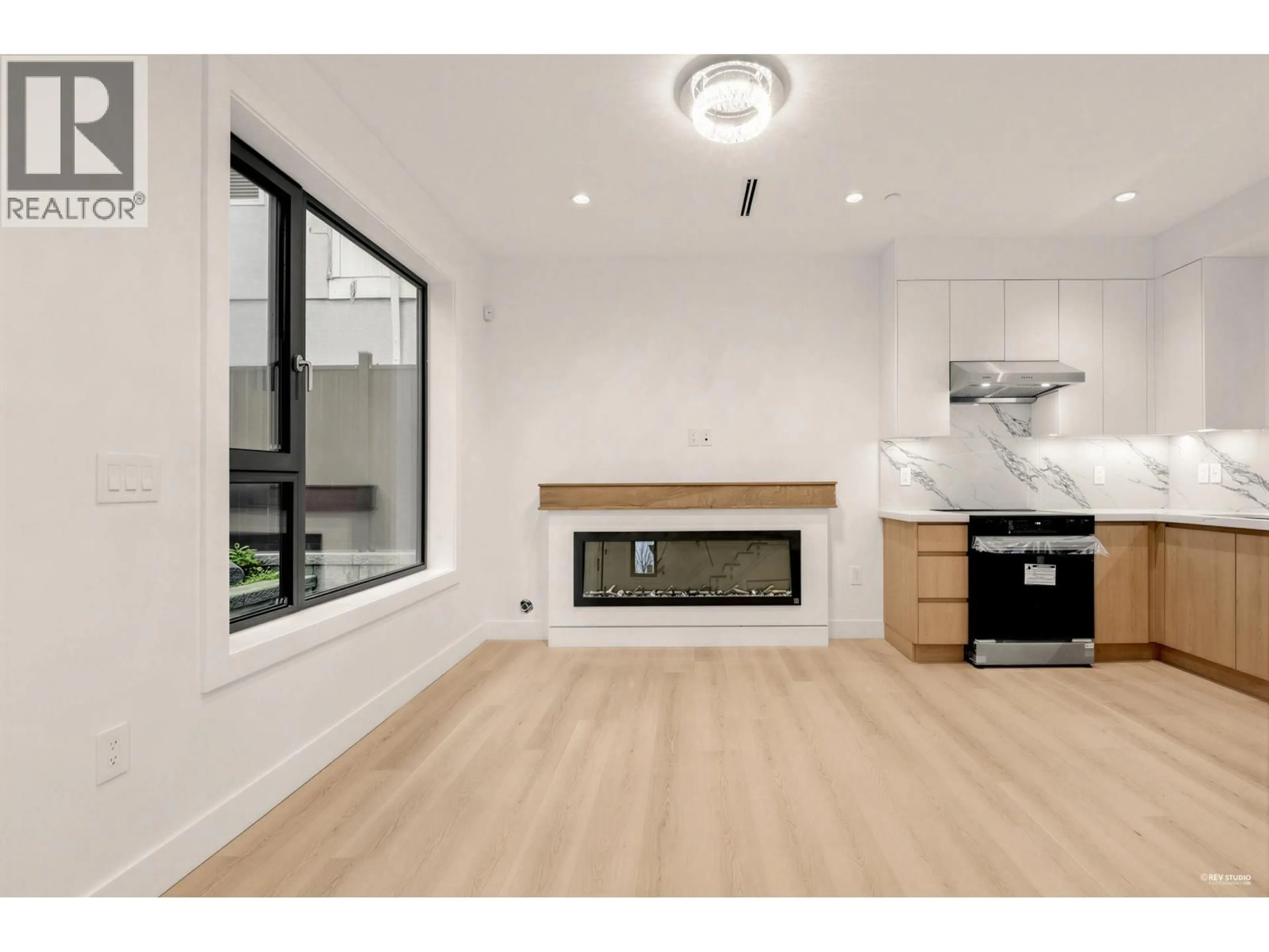 Unknown for 260 65TH AVENUE, Vancouver British Columbia V5X2P4