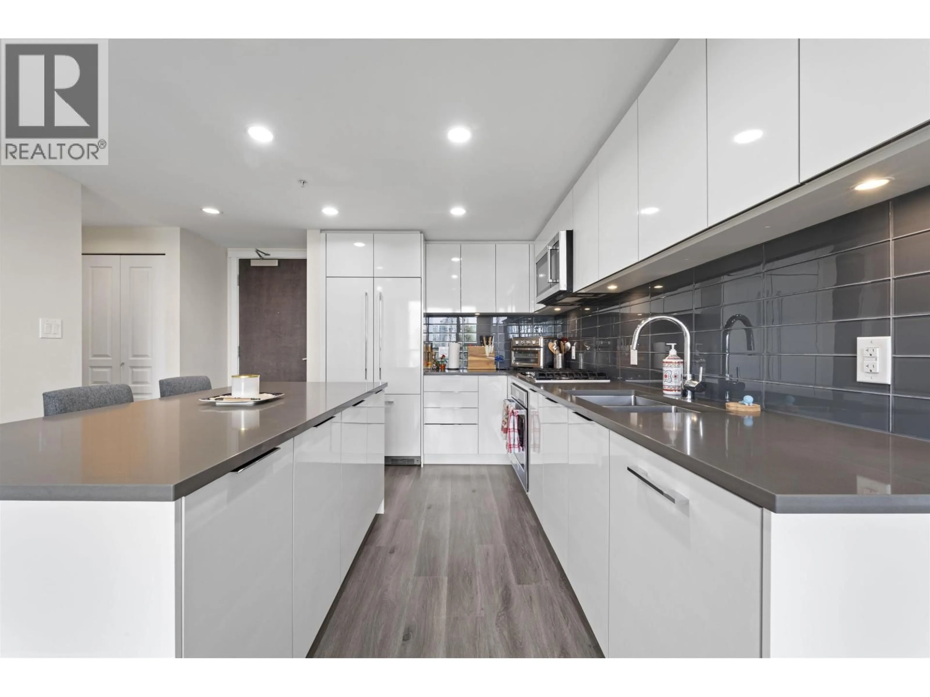 Contemporary kitchen, unknown for 1605 - 3096 WINDSOR GATE, Coquitlam British Columbia V3B0P4