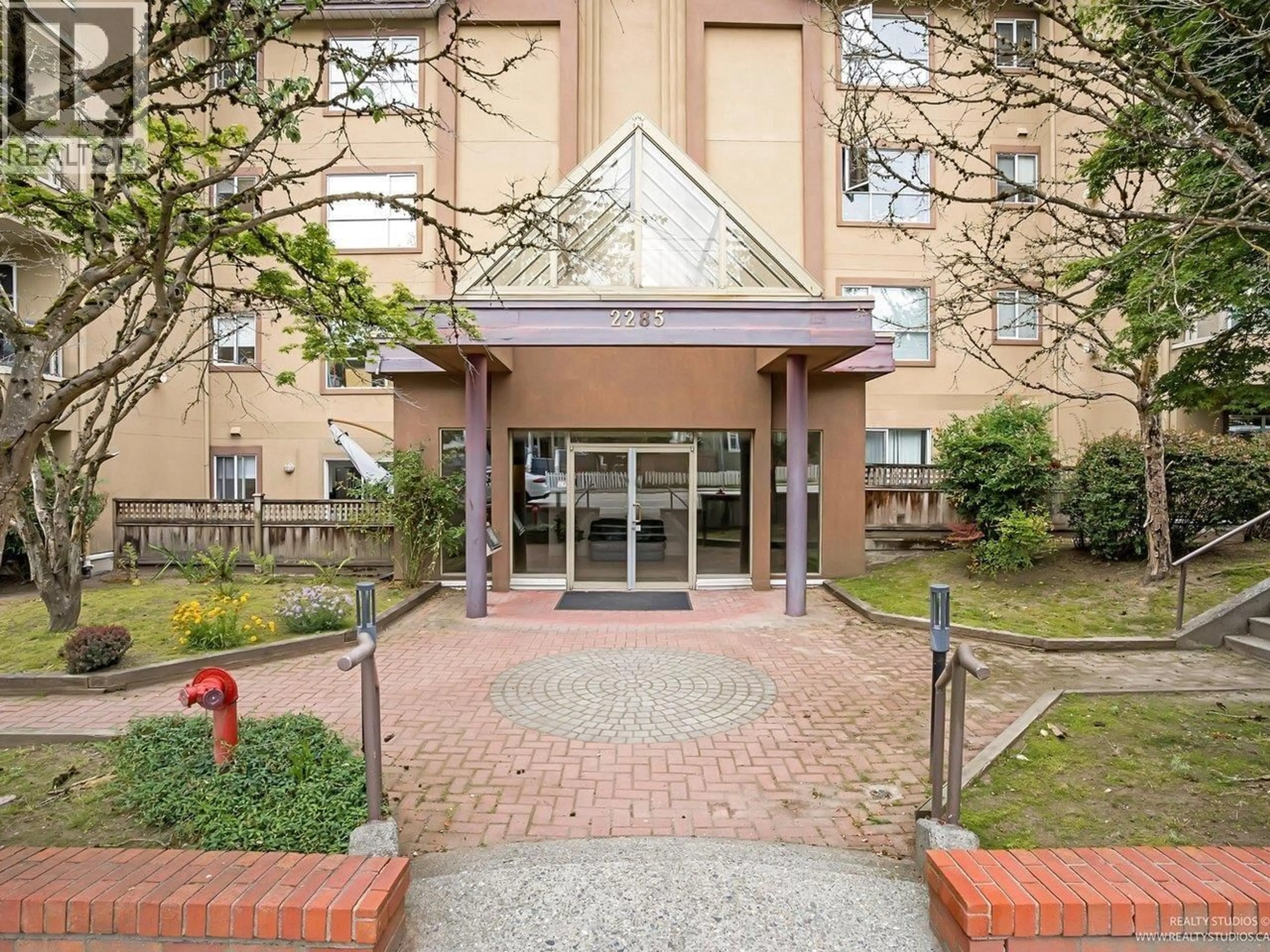 Indoor foyer for 101 - 2285 PITT RIVER ROAD, Port Coquitlam British Columbia V3C1R7