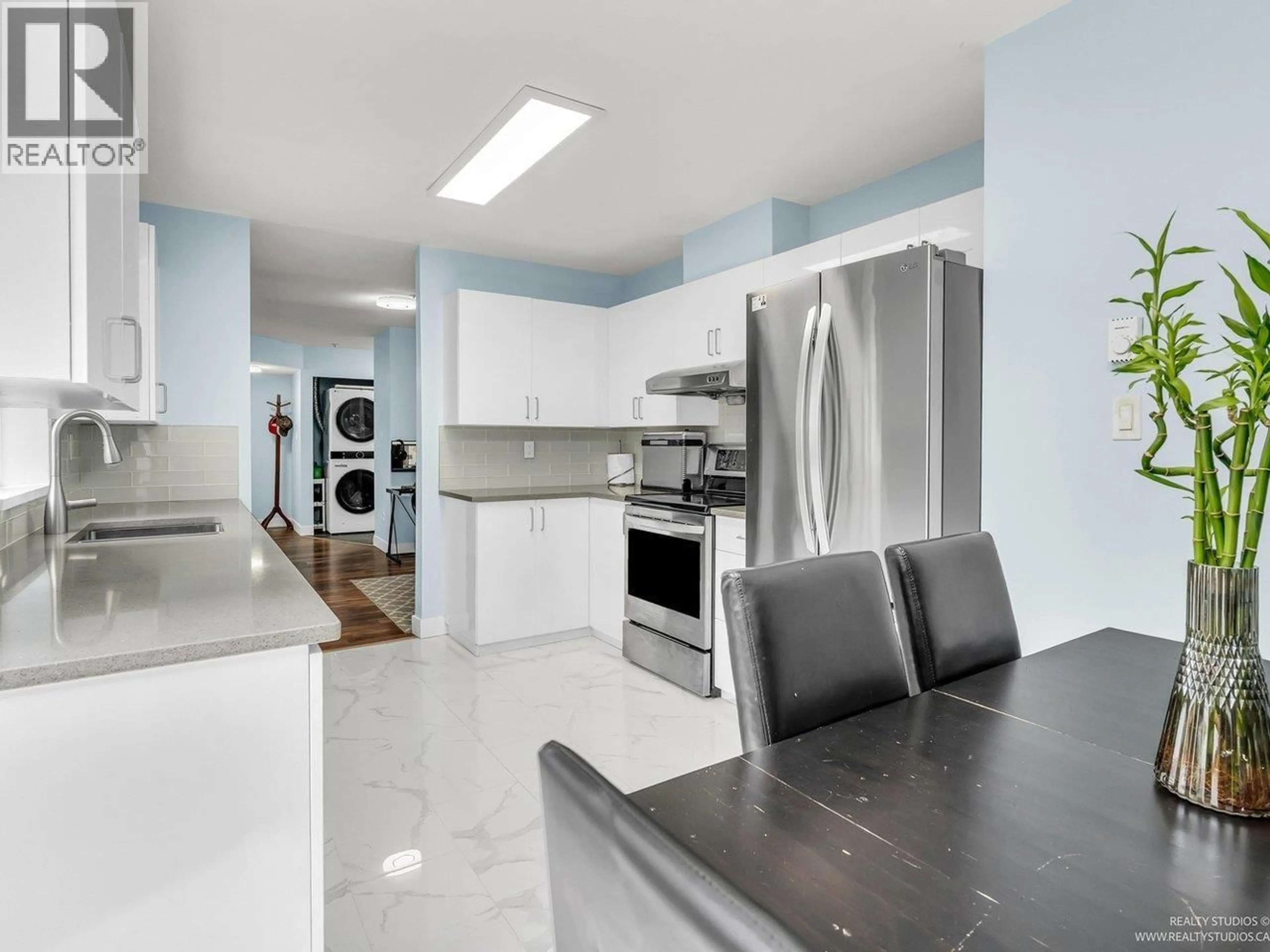 Open concept kitchen, ceramic/tile floor for 101 - 2285 PITT RIVER ROAD, Port Coquitlam British Columbia V3C1R7
