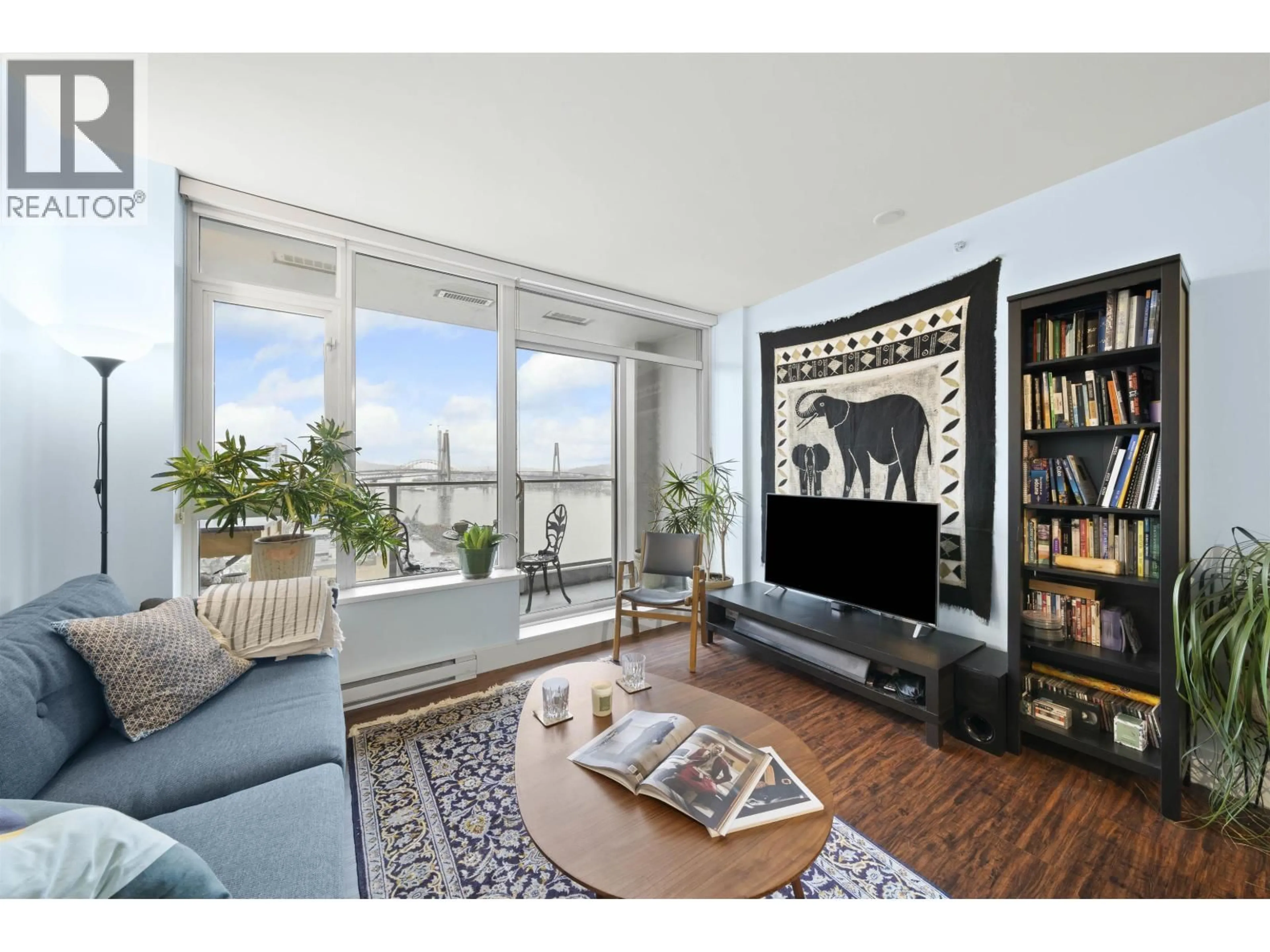 Living room with furniture, unknown for 2005 - 668 COLUMBIA STREET, New Westminster British Columbia V3M1A9