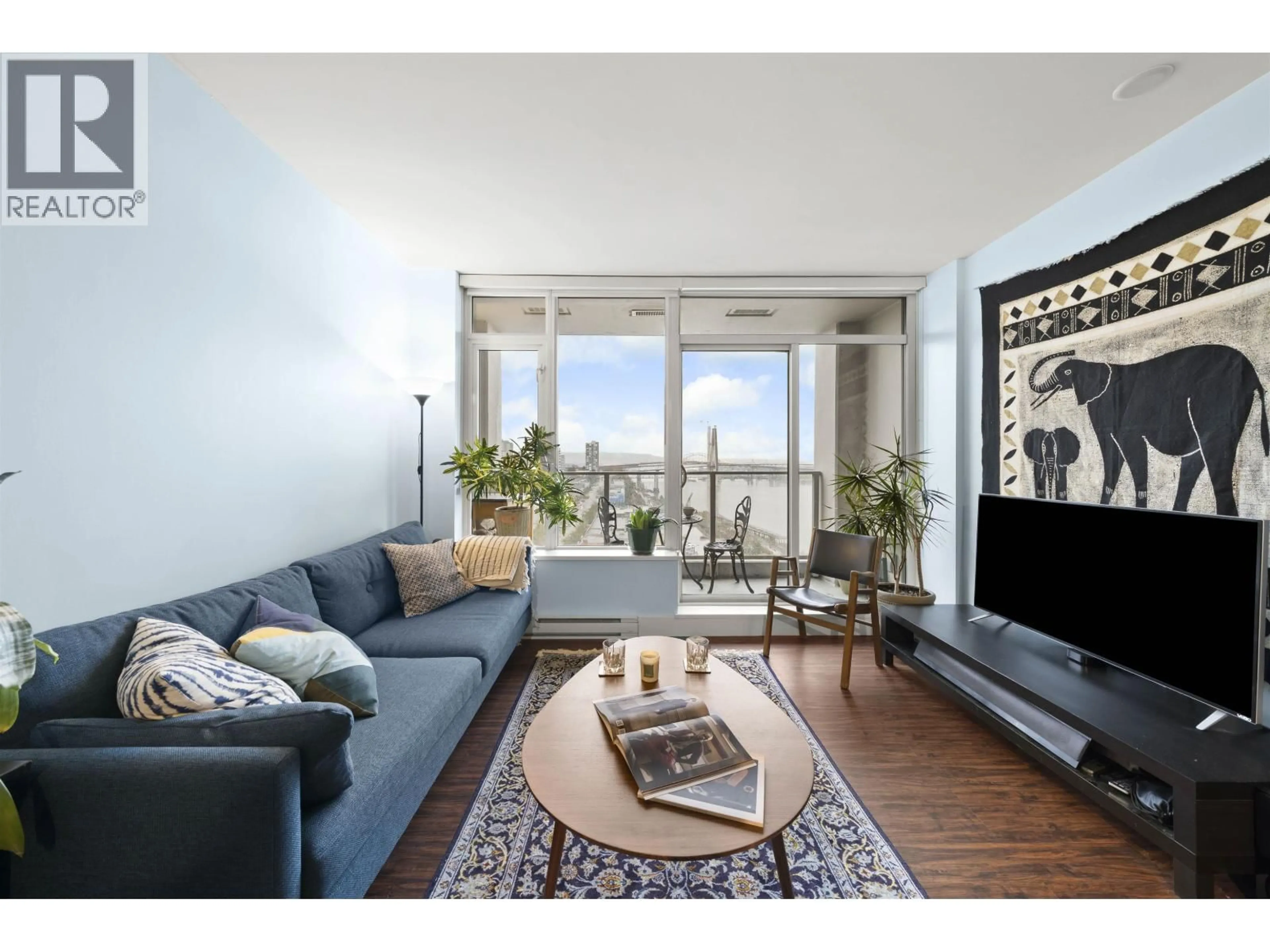 Living room with furniture, wood/laminate floor for 2005 - 668 COLUMBIA STREET, New Westminster British Columbia V3M1A9