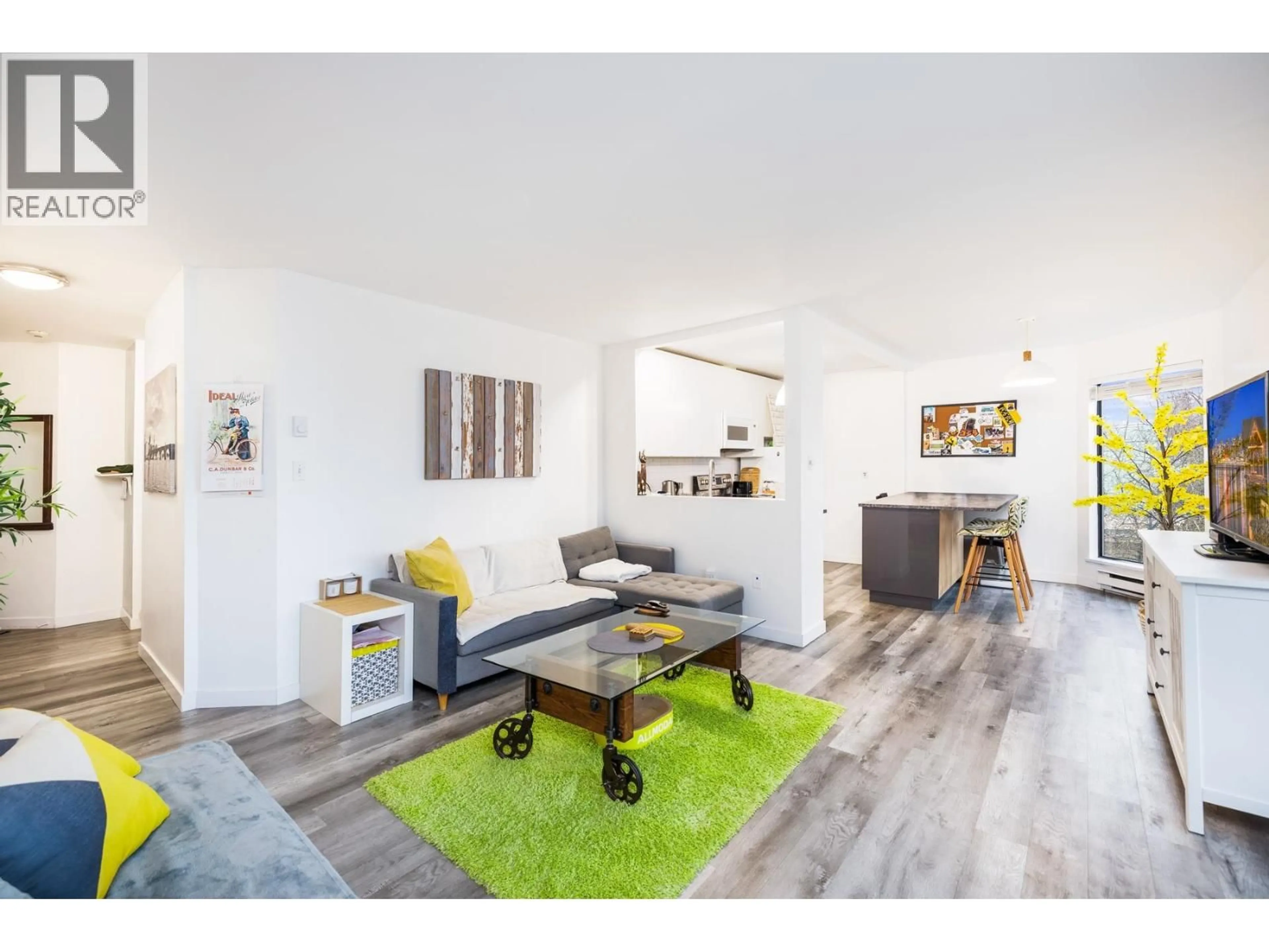 Living room with furniture, wood/laminate floor for 408 - 340 GINGER DRIVE, New Westminster British Columbia V3L5L7