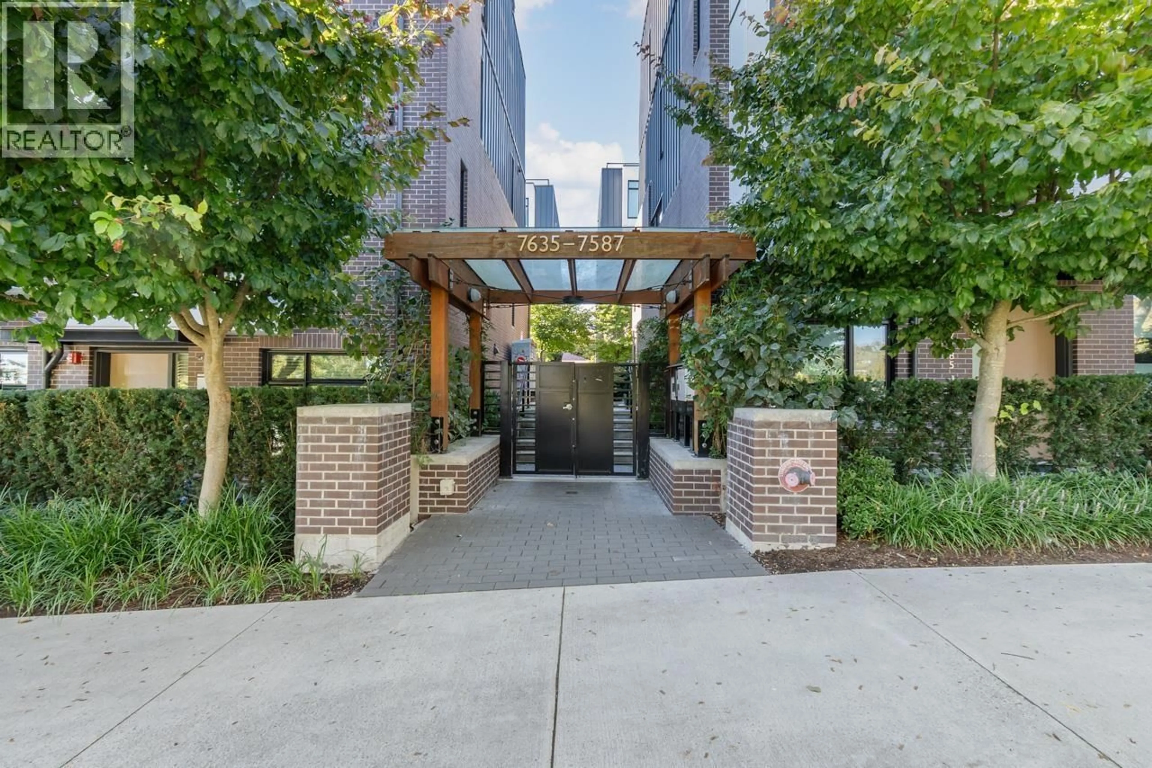 Patio, street for 7599 YUKON STREET, Vancouver British Columbia V5X2Y4