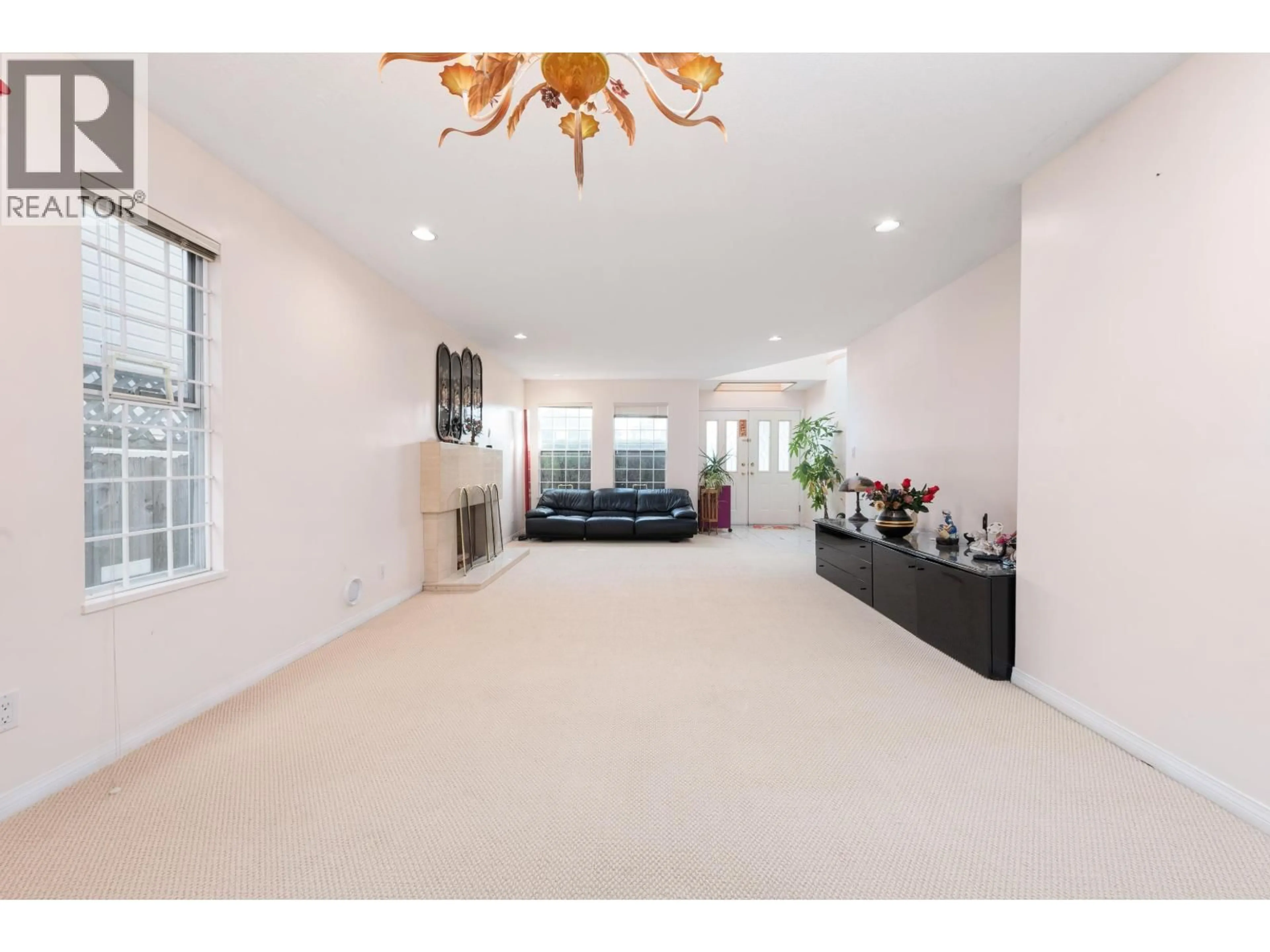 Indoor foyer for 3606 MCKAY DRIVE, Richmond British Columbia V6X3R7