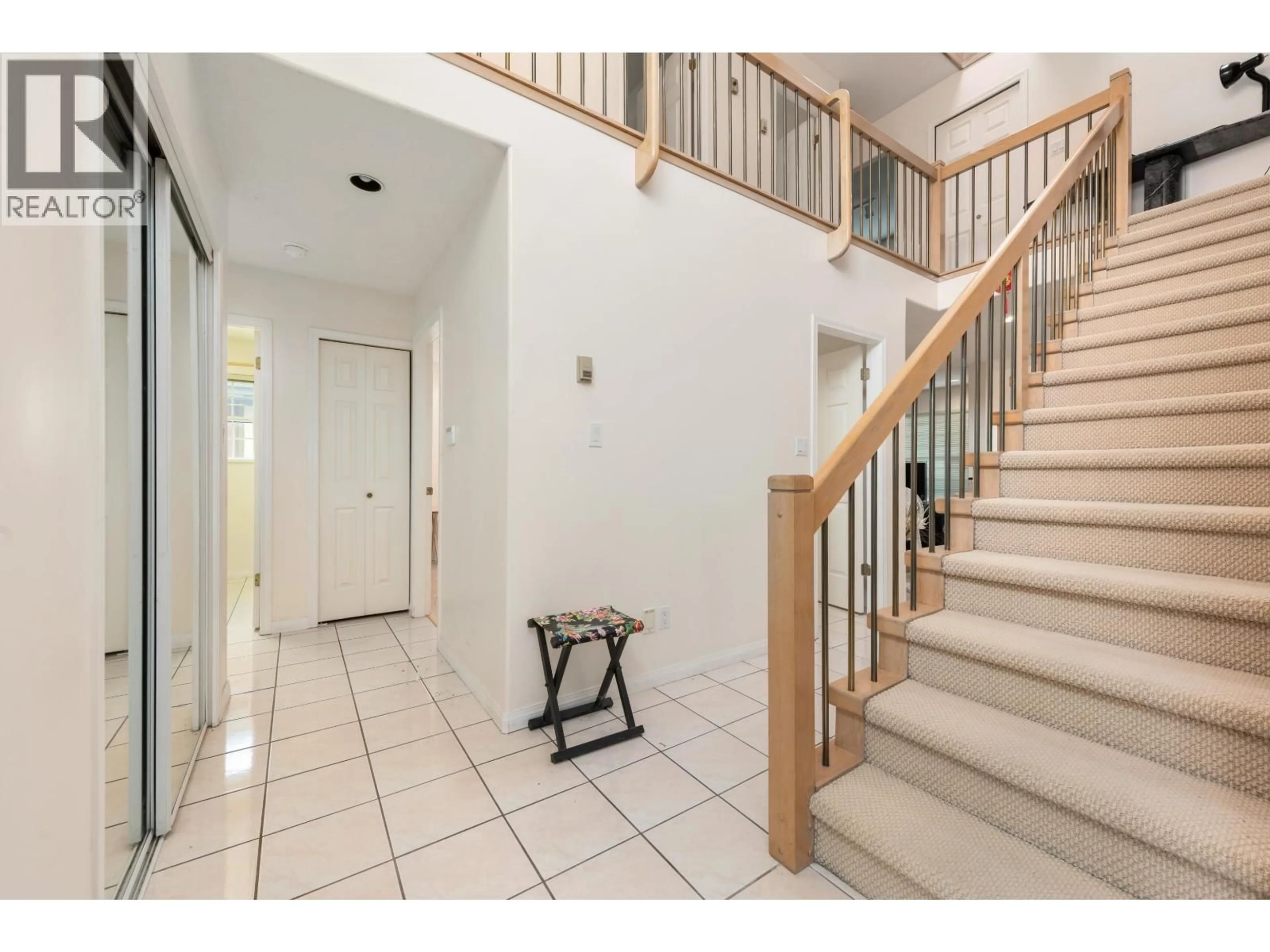 Indoor foyer for 3606 MCKAY DRIVE, Richmond British Columbia V6X3R7