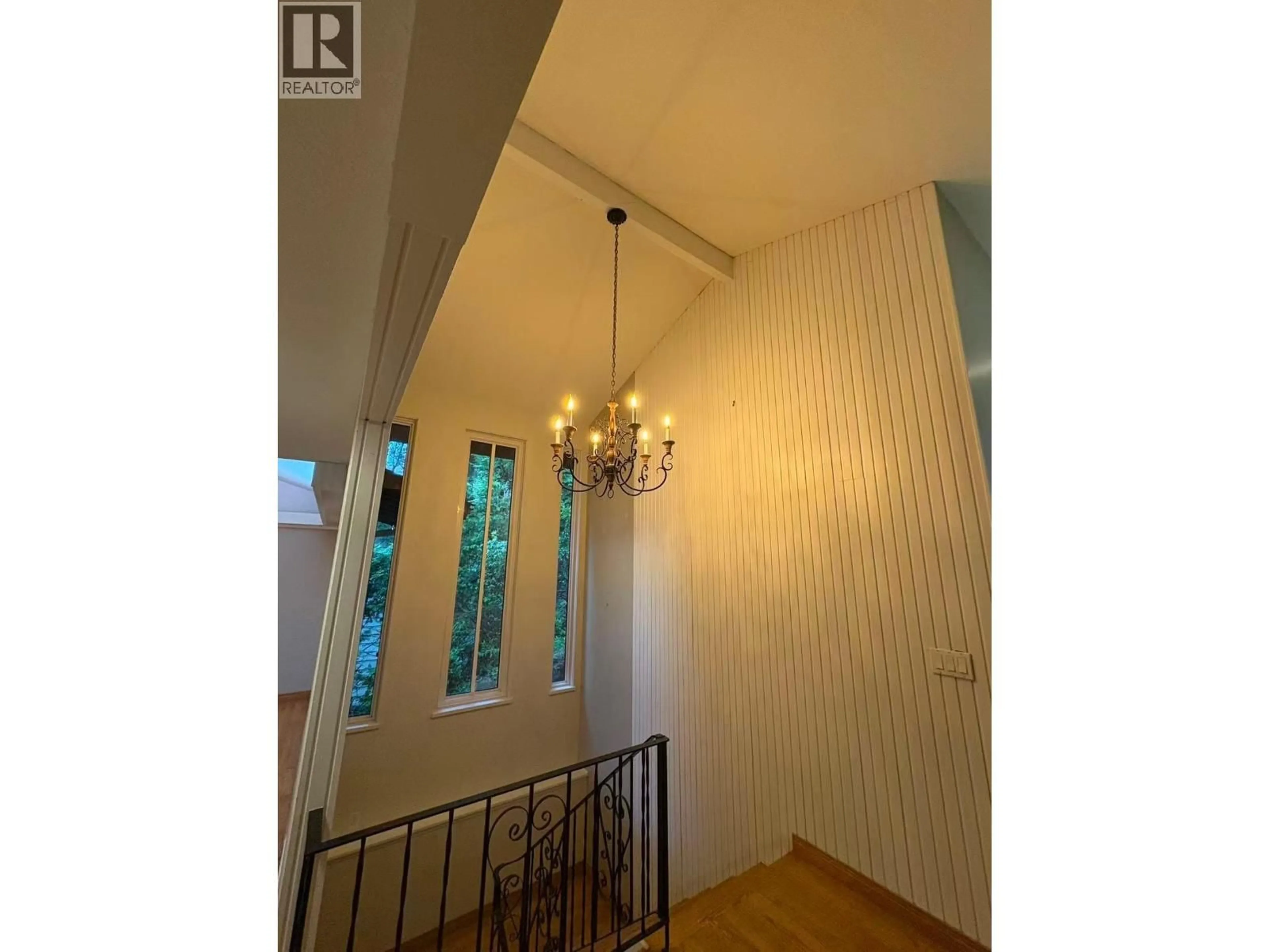 Indoor foyer for 657 ANDOVER PLACE, West Vancouver British Columbia V7S1Y6
