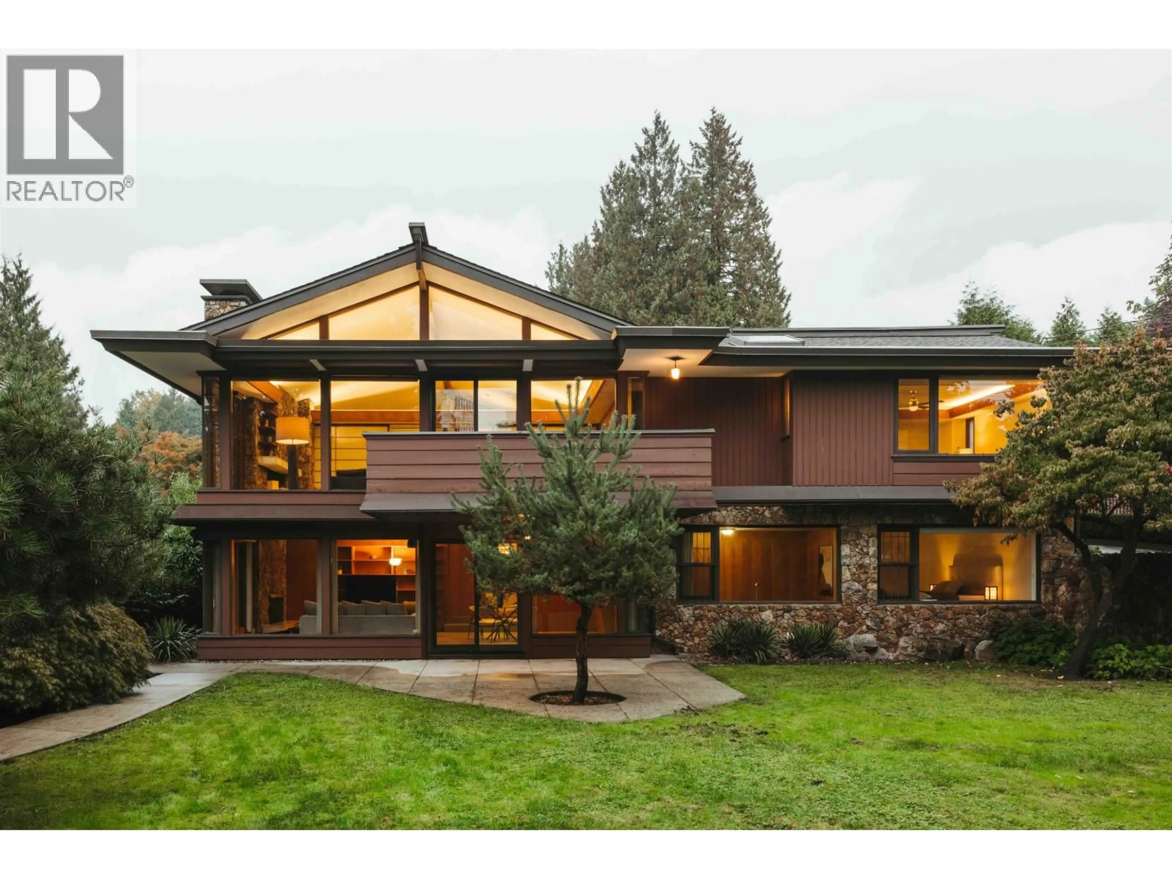 Home with brick exterior material, mountain view for 701 DANSEY AVENUE, Coquitlam British Columbia V3K3G4