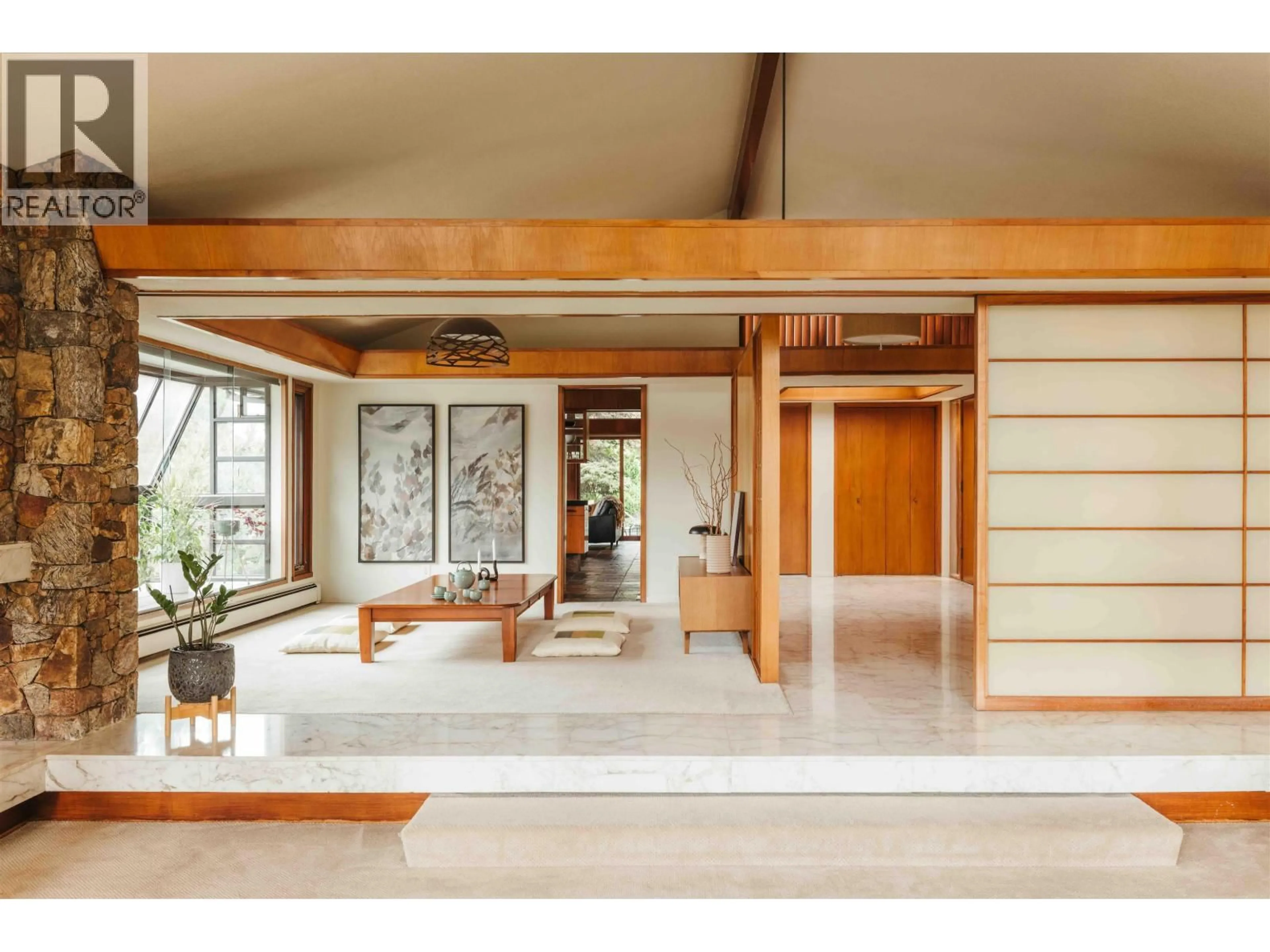 Indoor foyer for 701 DANSEY AVENUE, Coquitlam British Columbia V3K3G4