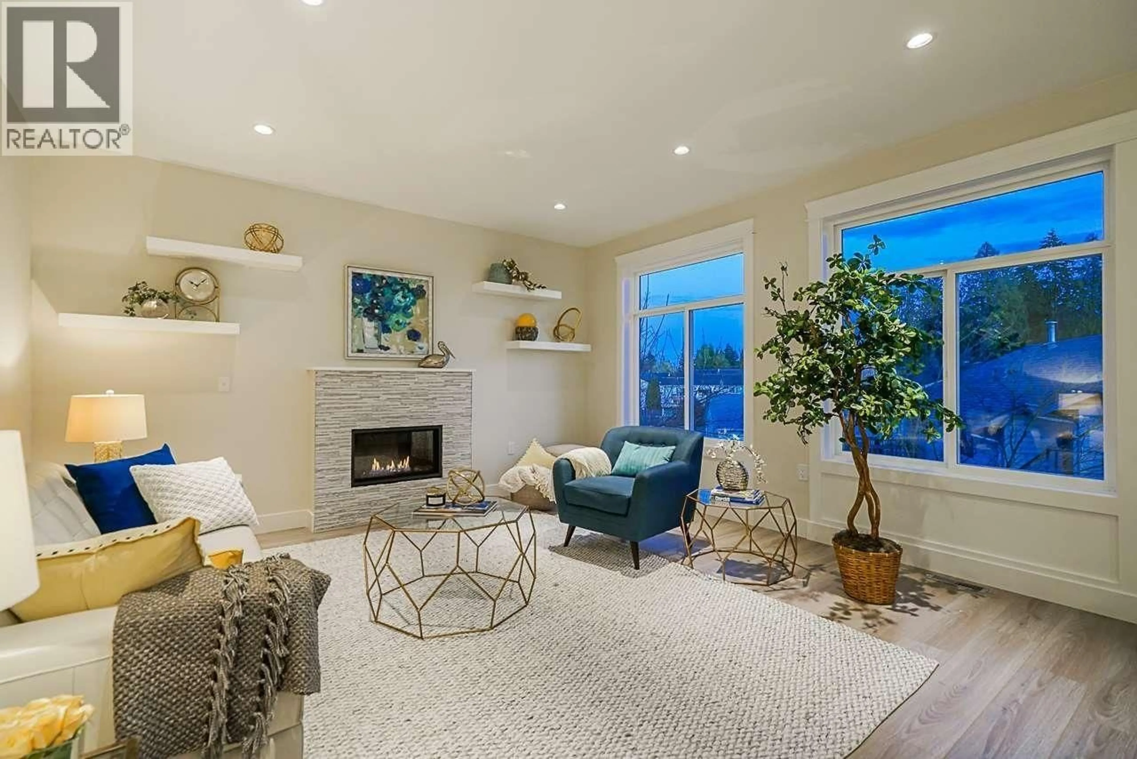 Living room with furniture, unknown for 20180 STANTON AVENUE, Maple Ridge British Columbia V2X0E4