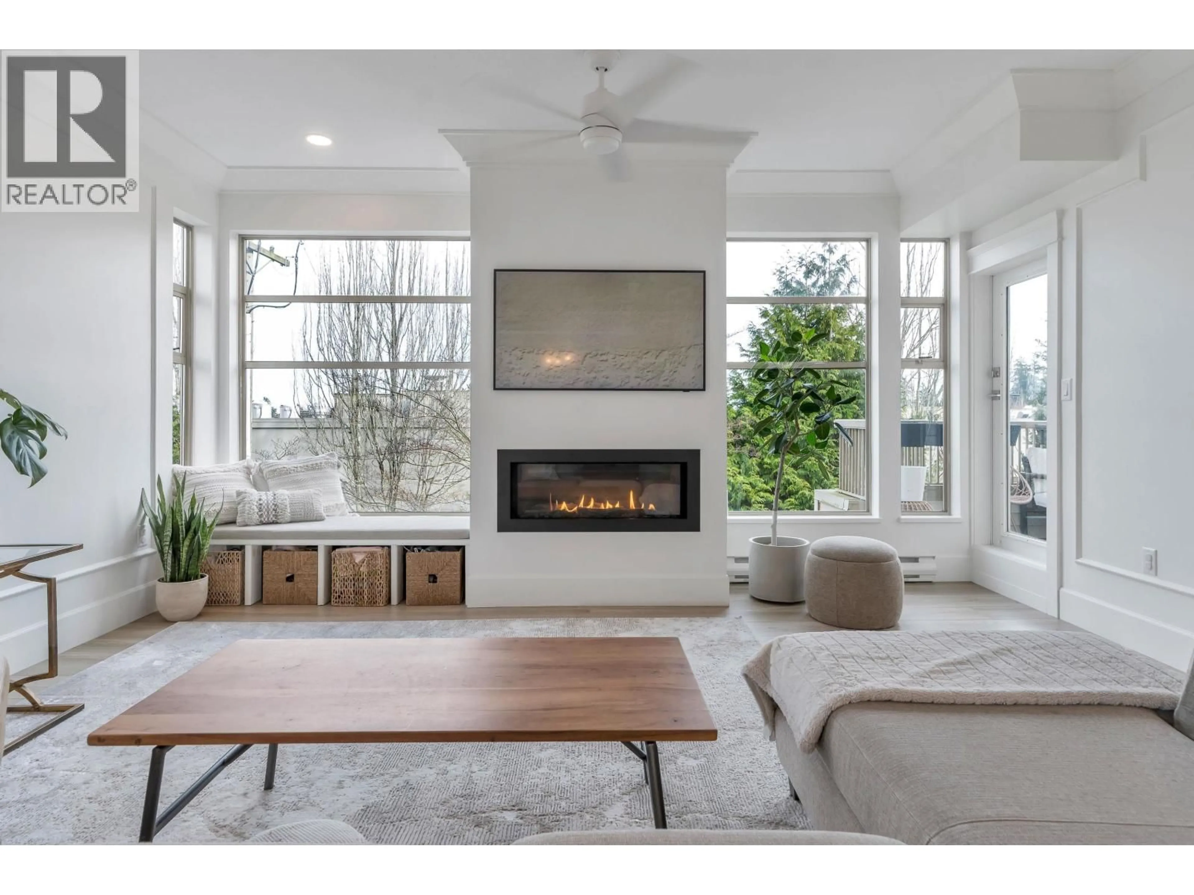 Living room with furniture, unknown for 301 - 1118 55 STREET, Delta British Columbia V4M3J8