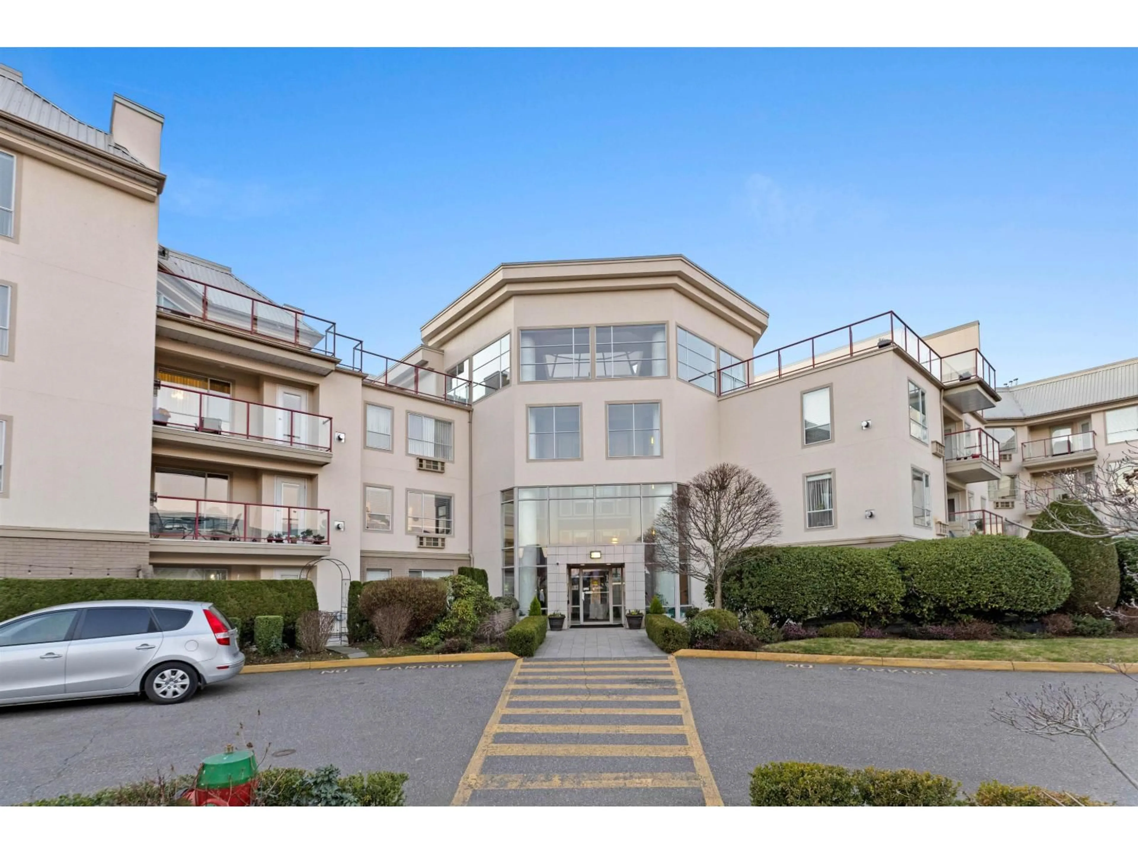 Indoor foyer for 409 - 2626 COUNTESS STREET, Abbotsford British Columbia V2T5P3