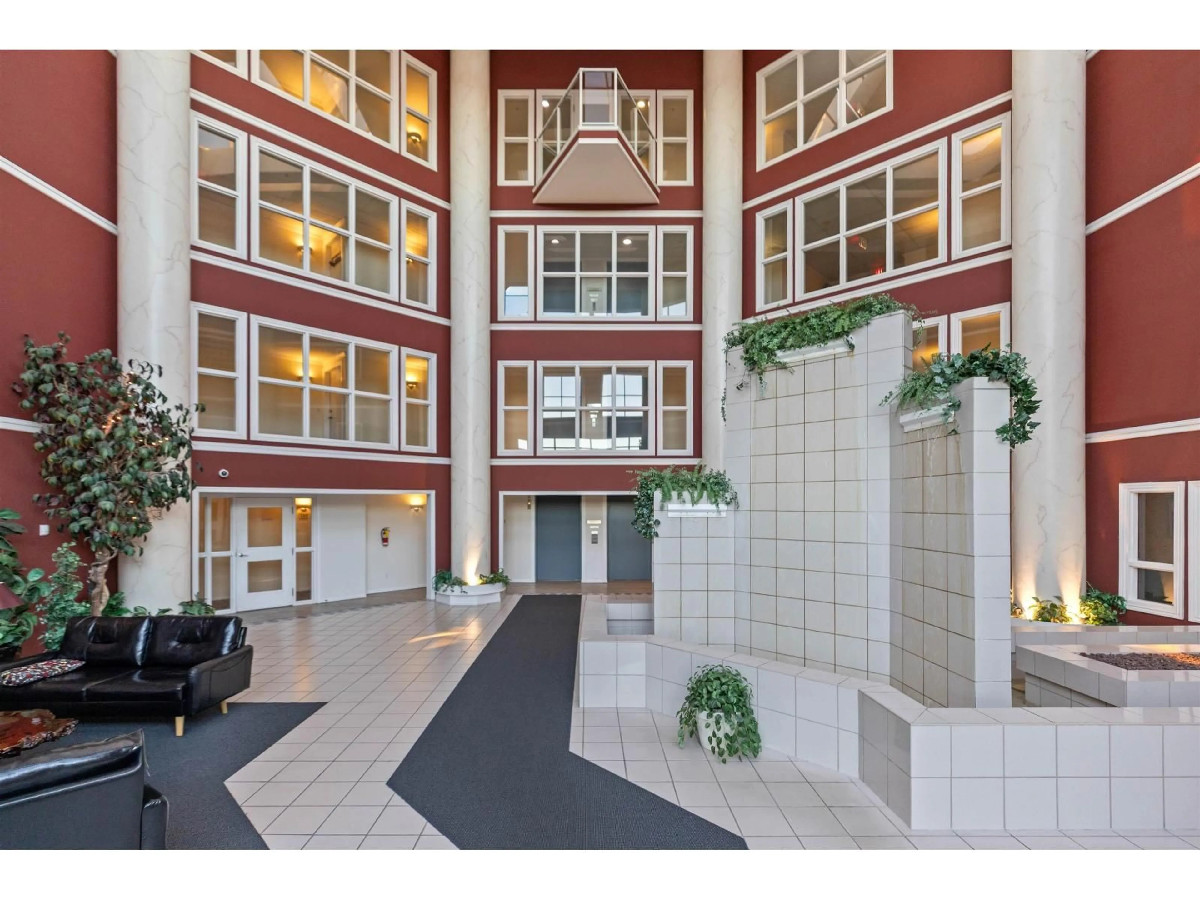 Indoor foyer for 409 - 2626 COUNTESS STREET, Abbotsford British Columbia V2T5P3