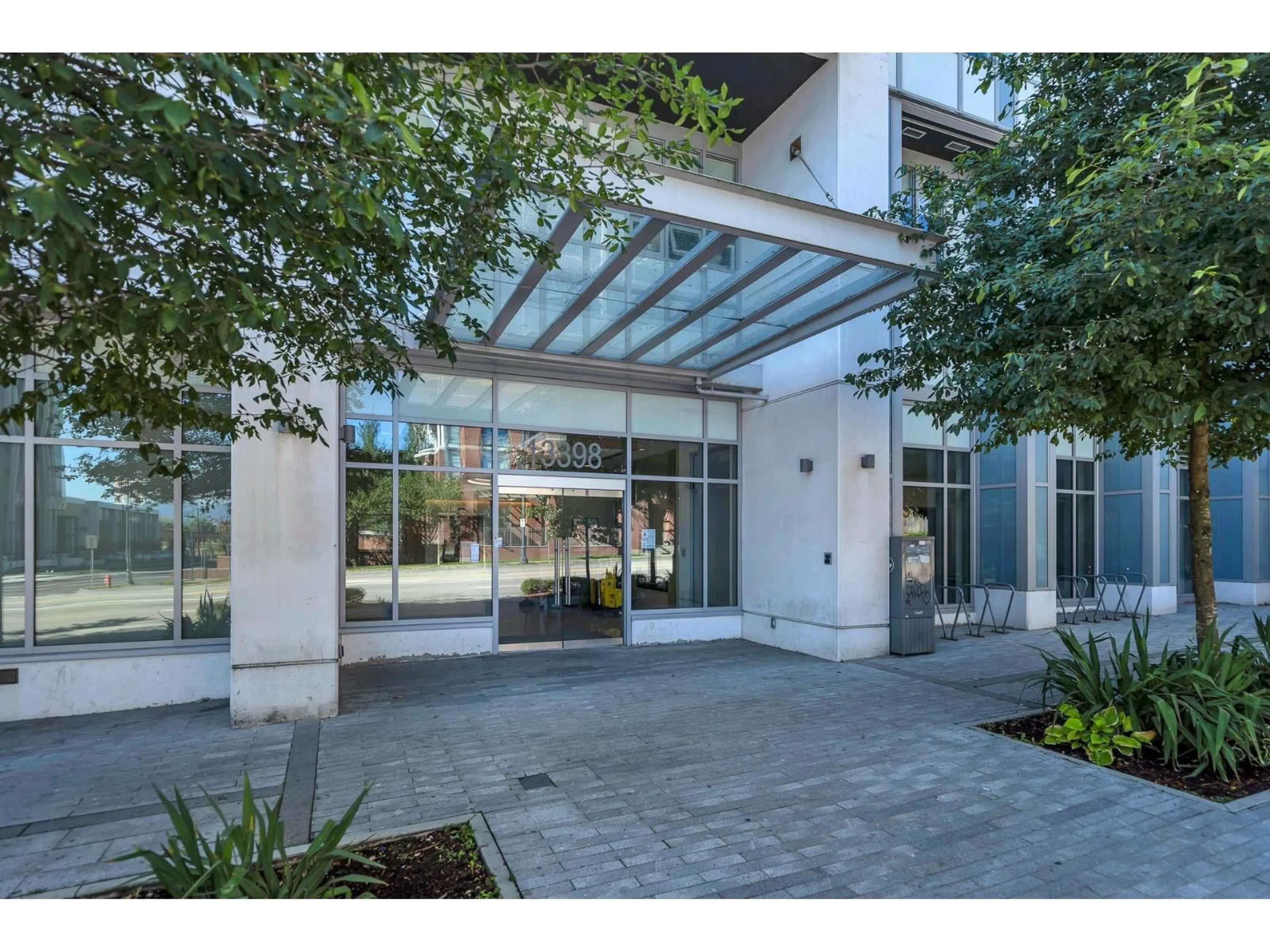 Indoor foyer for 1709 - 13398 104 AVENUE, Surrey British Columbia V3T1V6