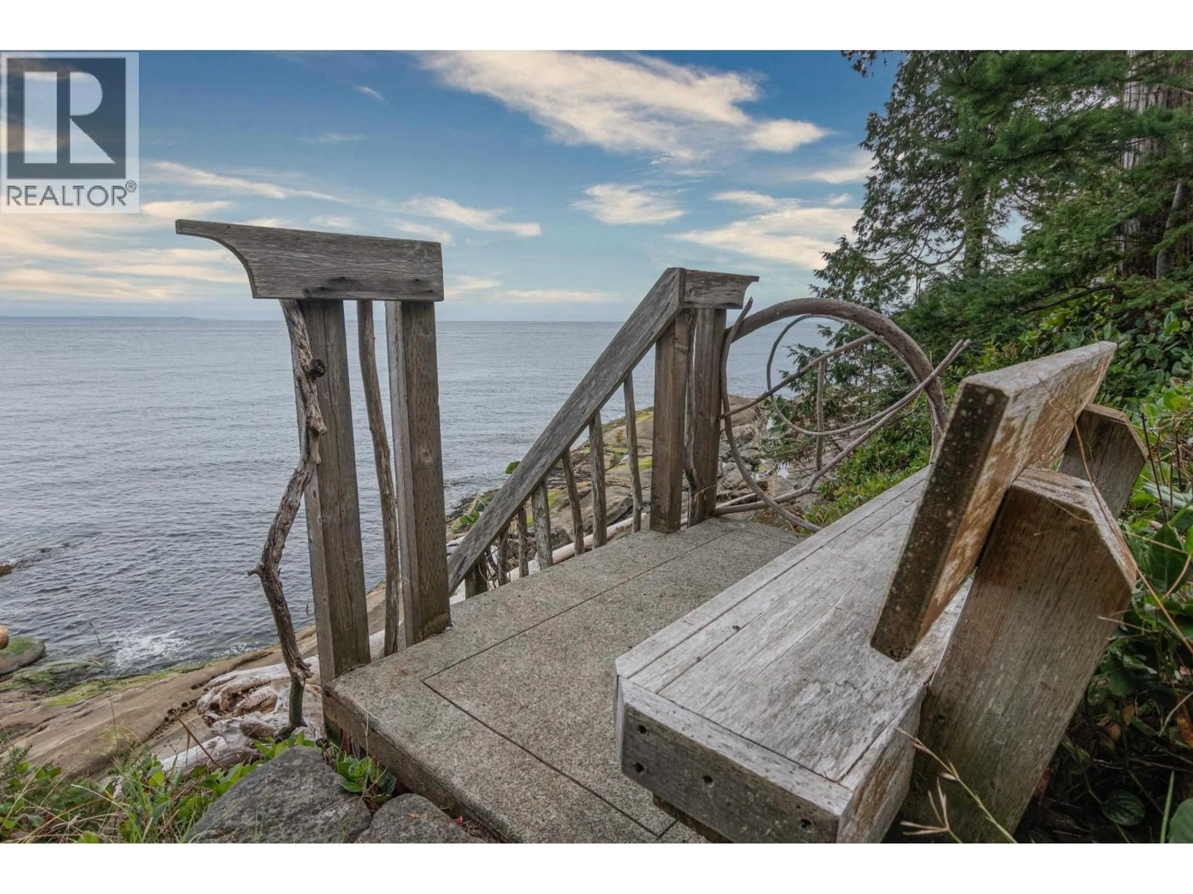 Stairs for 105 ISLAND PARK DRIVE, Galiano Island British Columbia V0N1P0