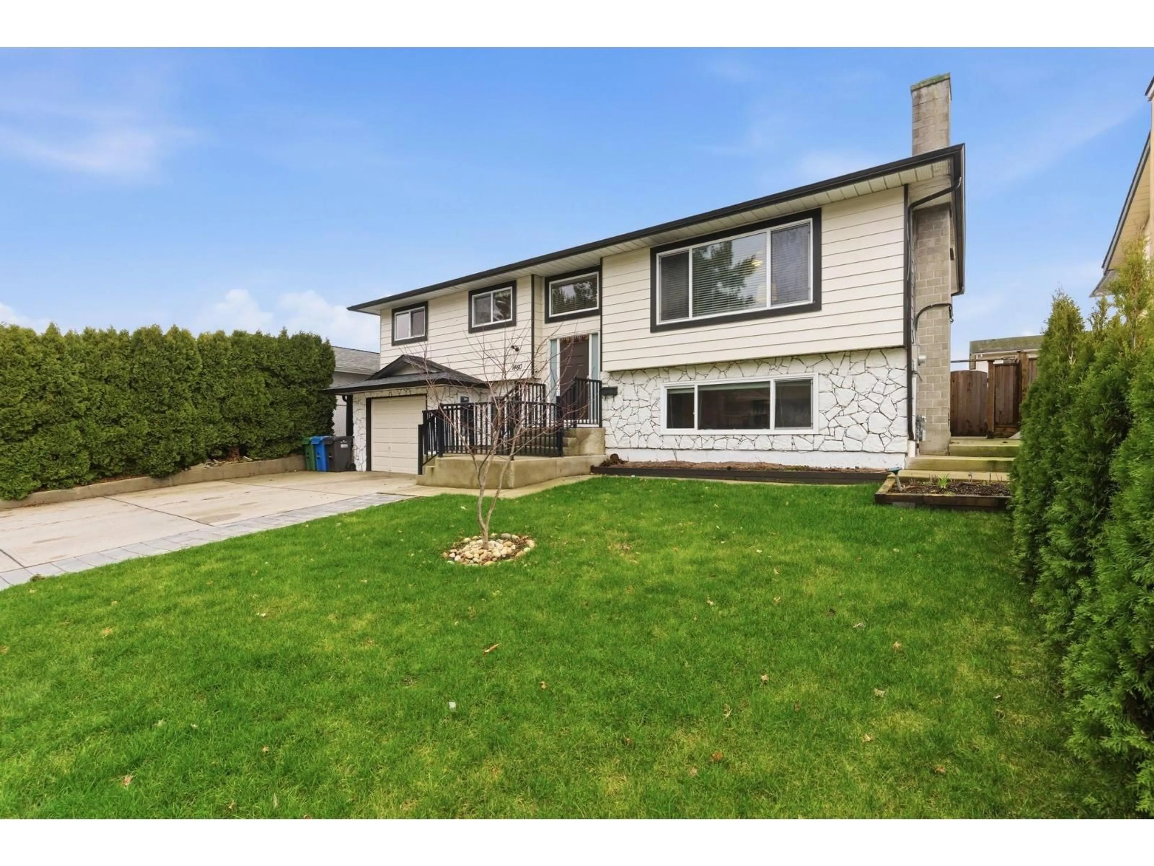 Home with vinyl exterior material, street for 1460 KASLO COURT, Abbotsford British Columbia V2S6H8