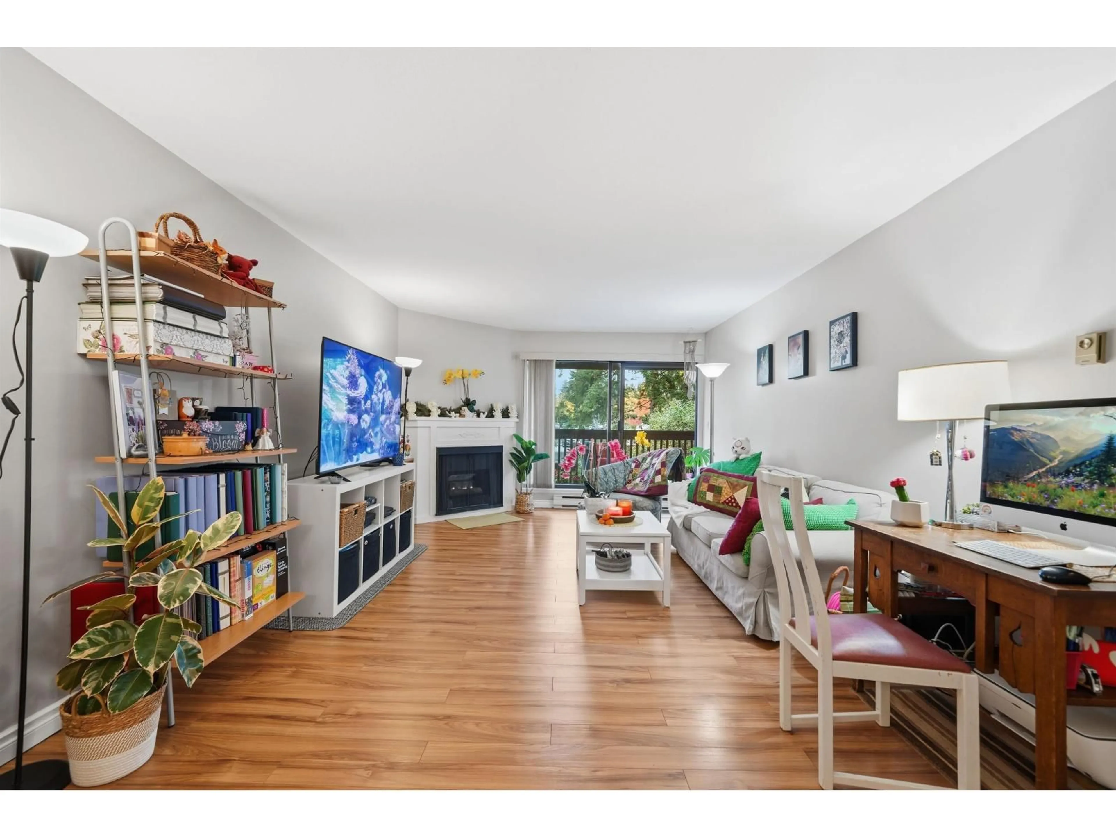 Living room with furniture, unknown for 311 - 9682 134 STREET, Surrey British Columbia V3T5L6