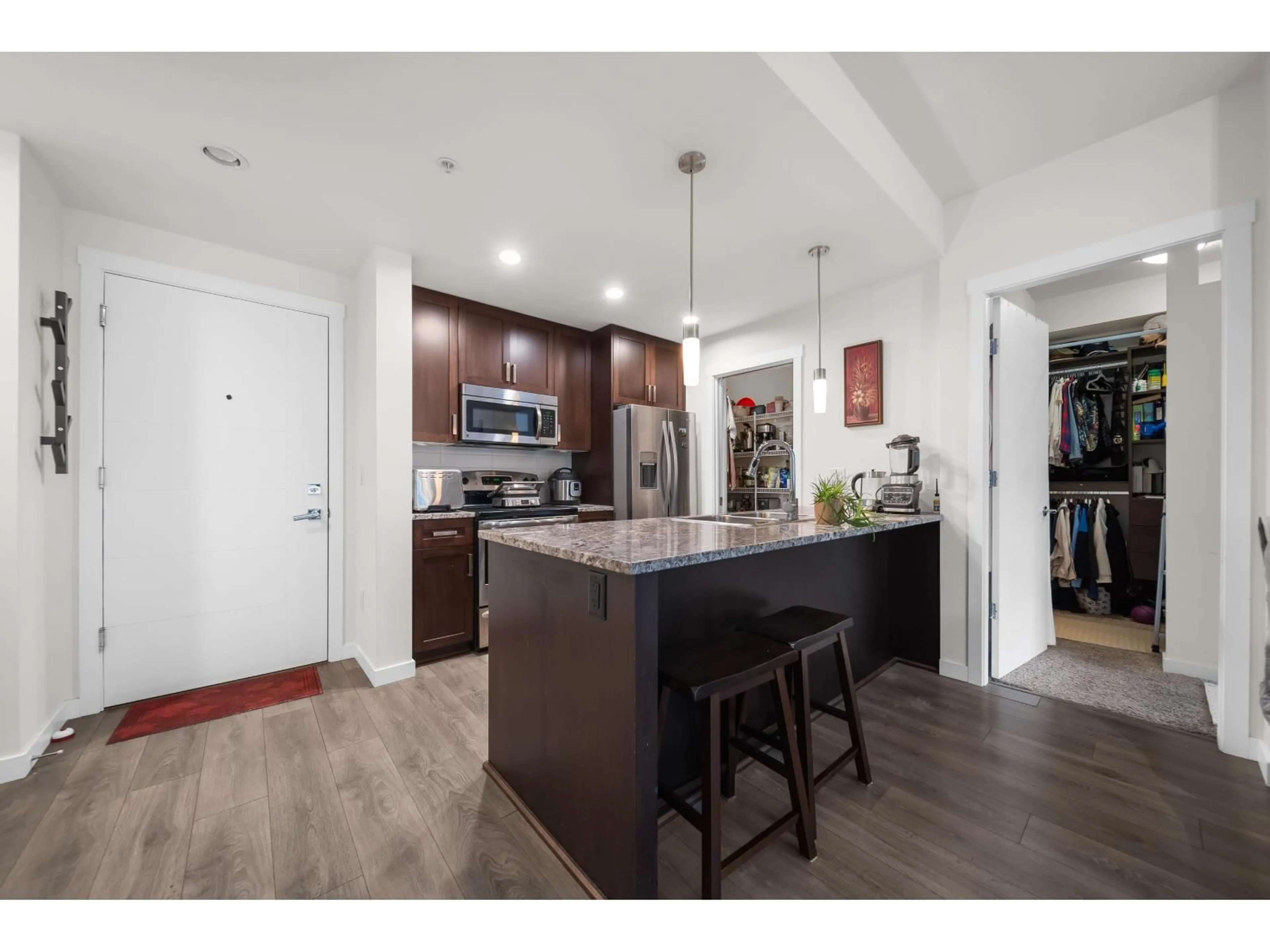 Open concept kitchen, unknown for 204 - 2238 WHATCOM ROAD, Abbotsford British Columbia V3G0E6