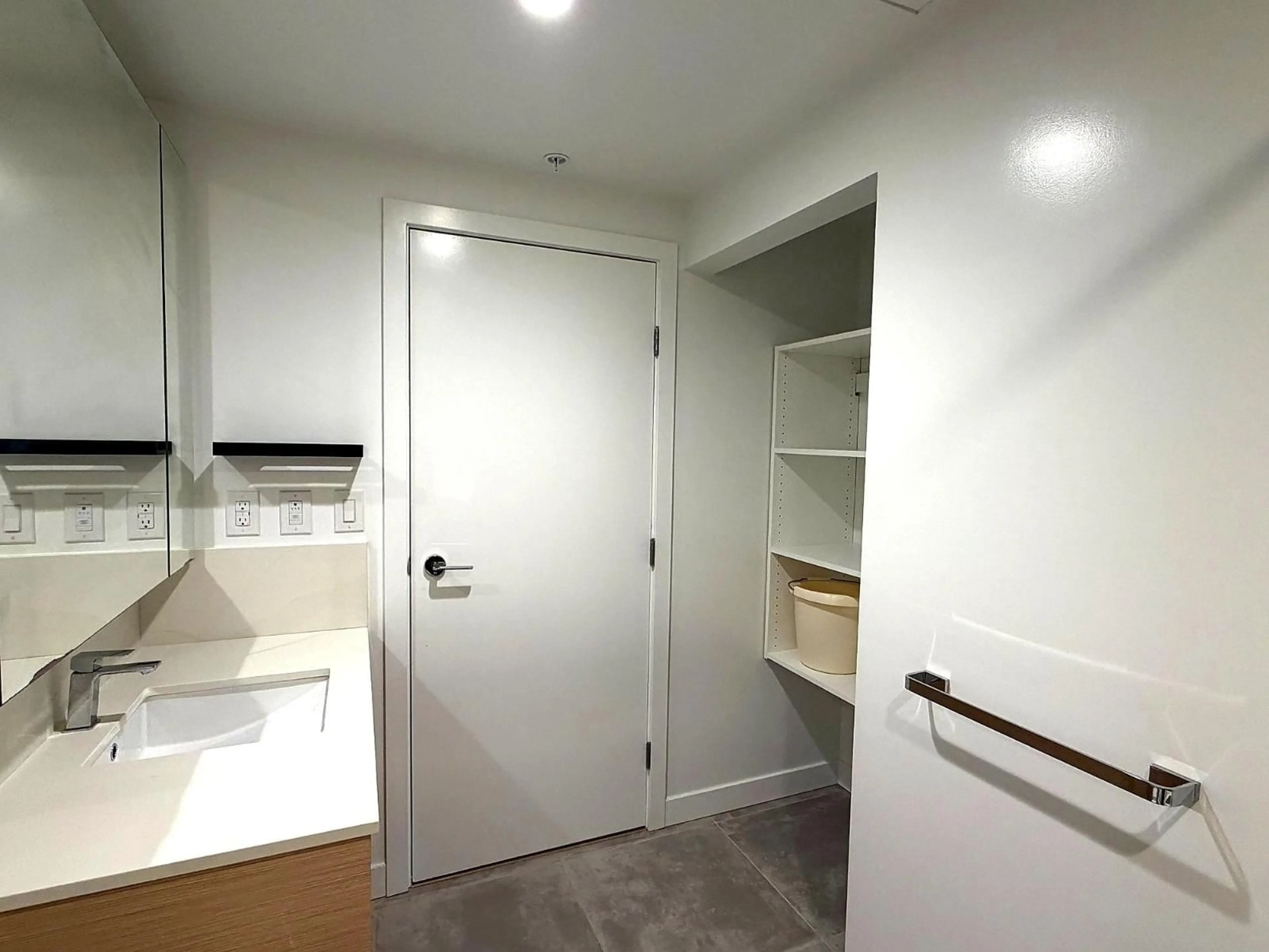 Unknown for 3307 - 13725 GEORGE JUNCTION, Surrey British Columbia V3T4Y3