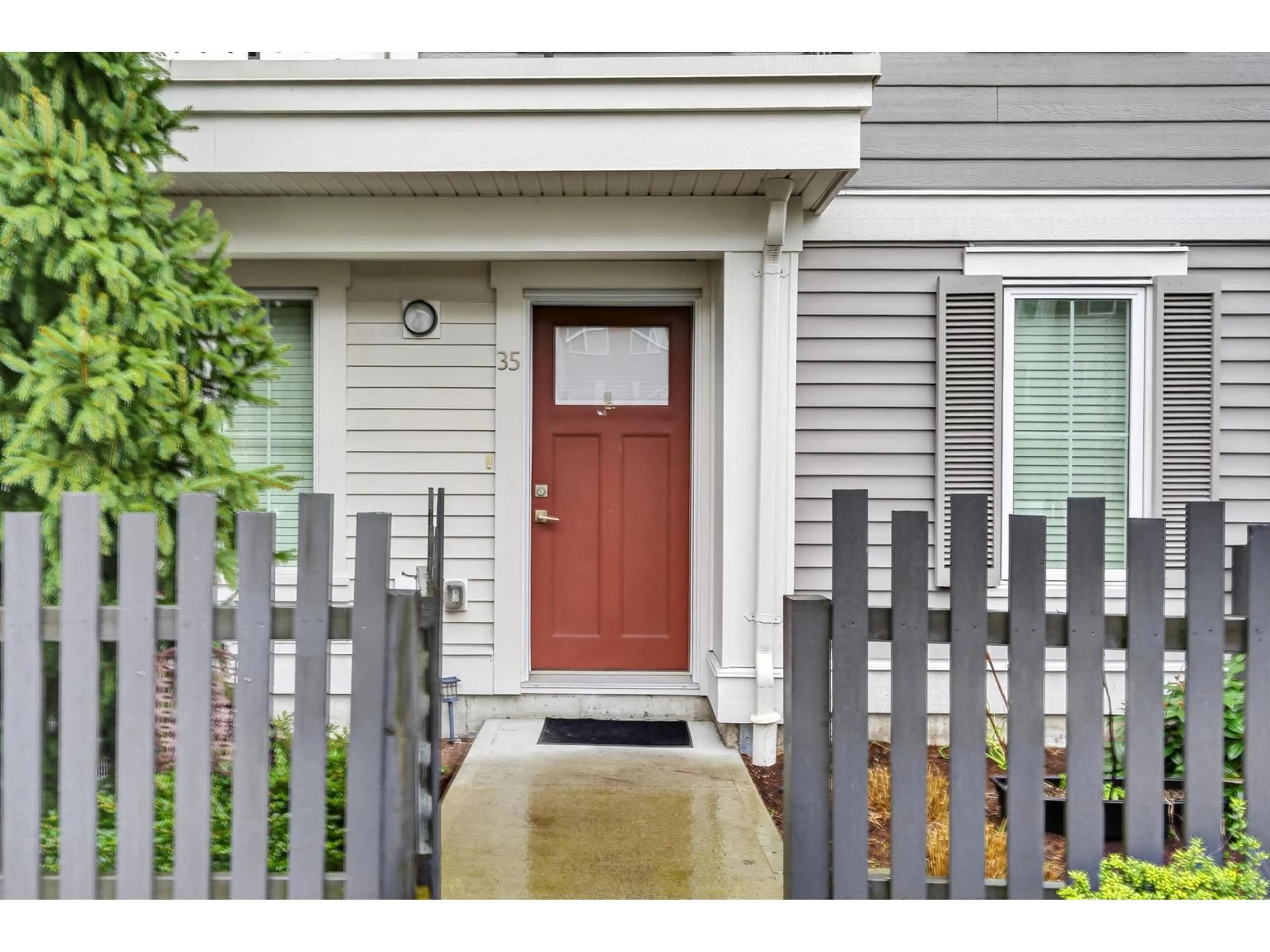 Indoor entryway for 35 - 8370 202B STREET, Langley British Columbia V2Y4K8