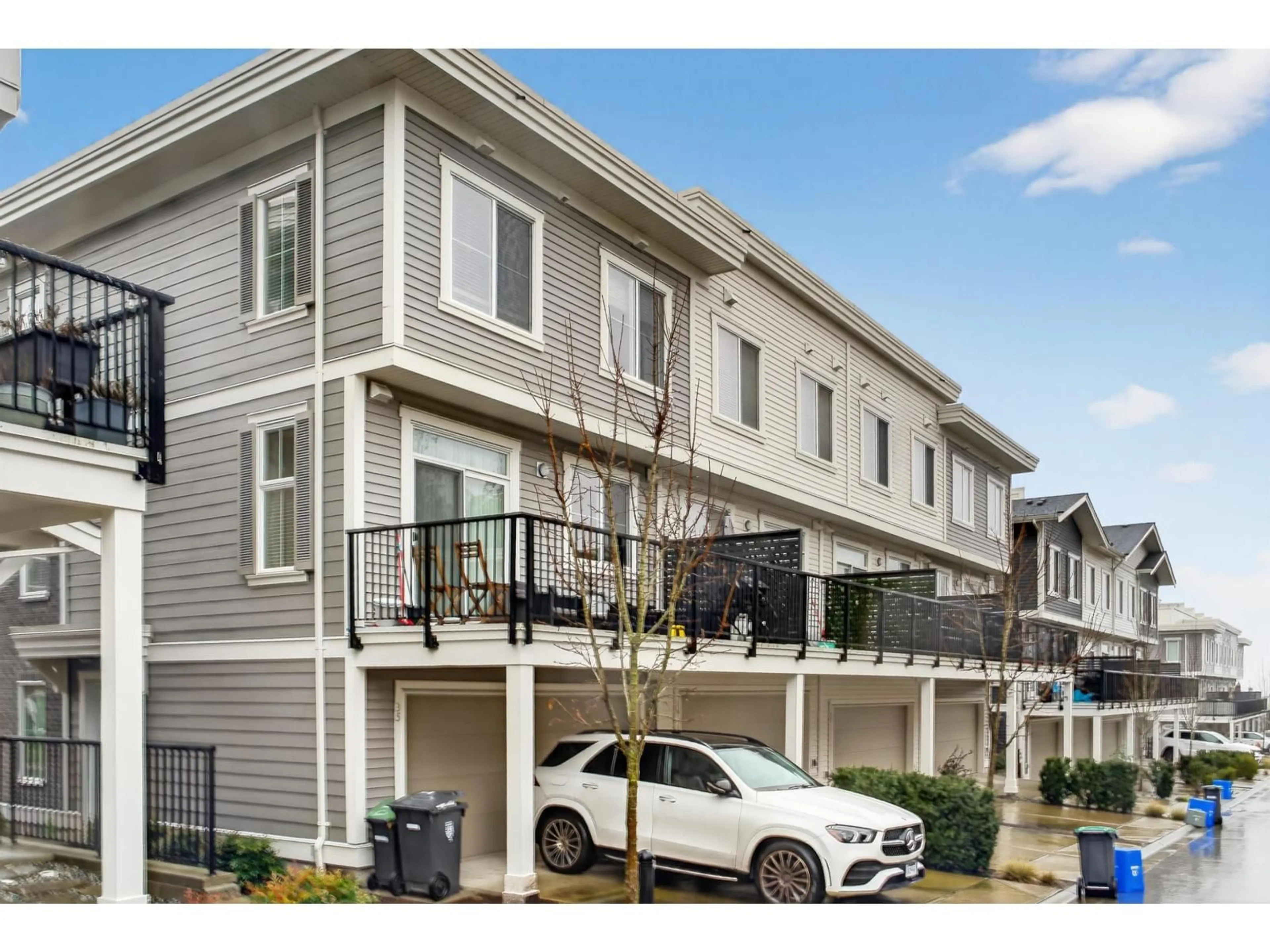 Home with vinyl exterior material, street for 35 - 8370 202B STREET, Langley British Columbia V2Y4K8