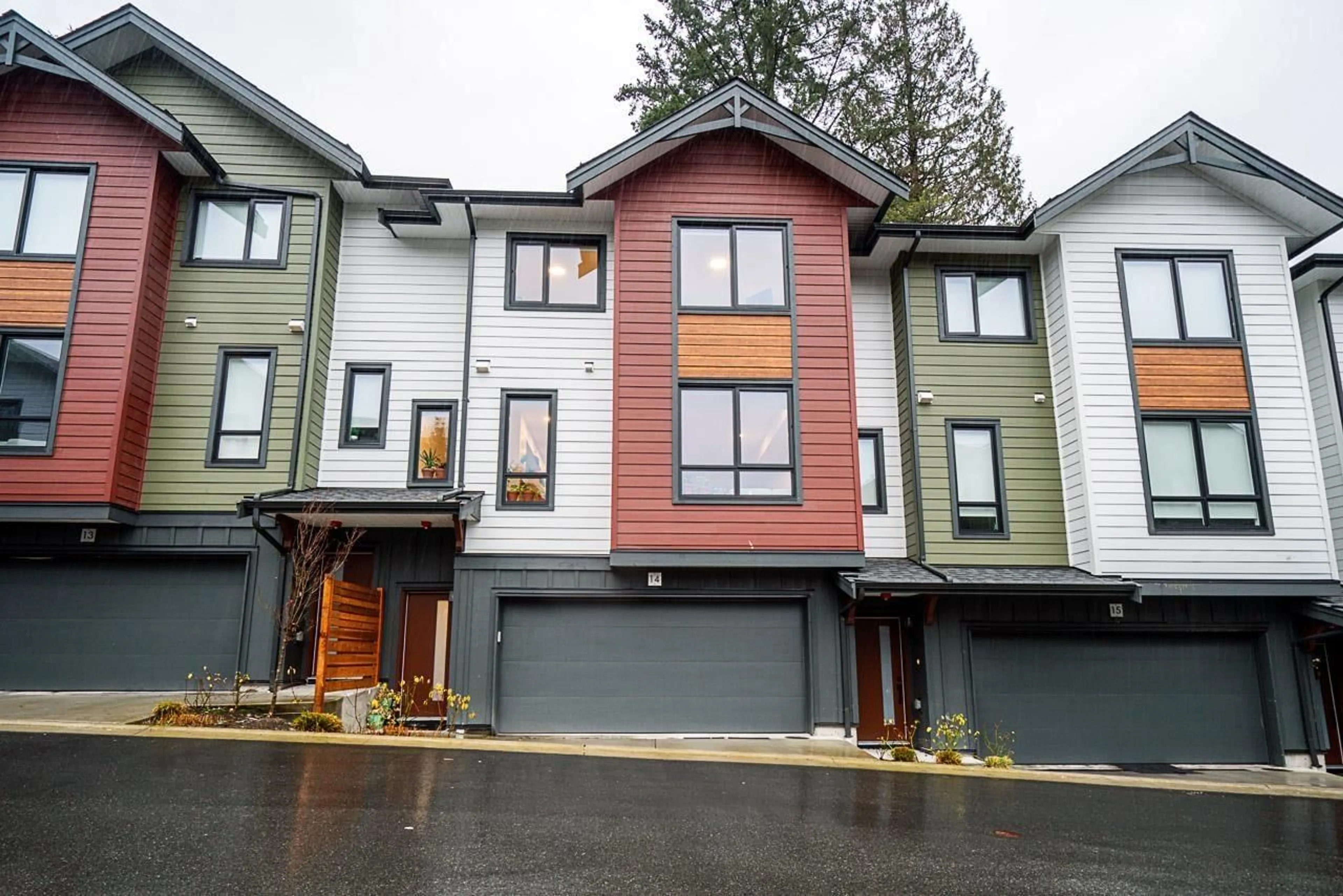 Home with vinyl exterior material, street for 14 - 10527 155 STREET, Surrey British Columbia V3R0S1