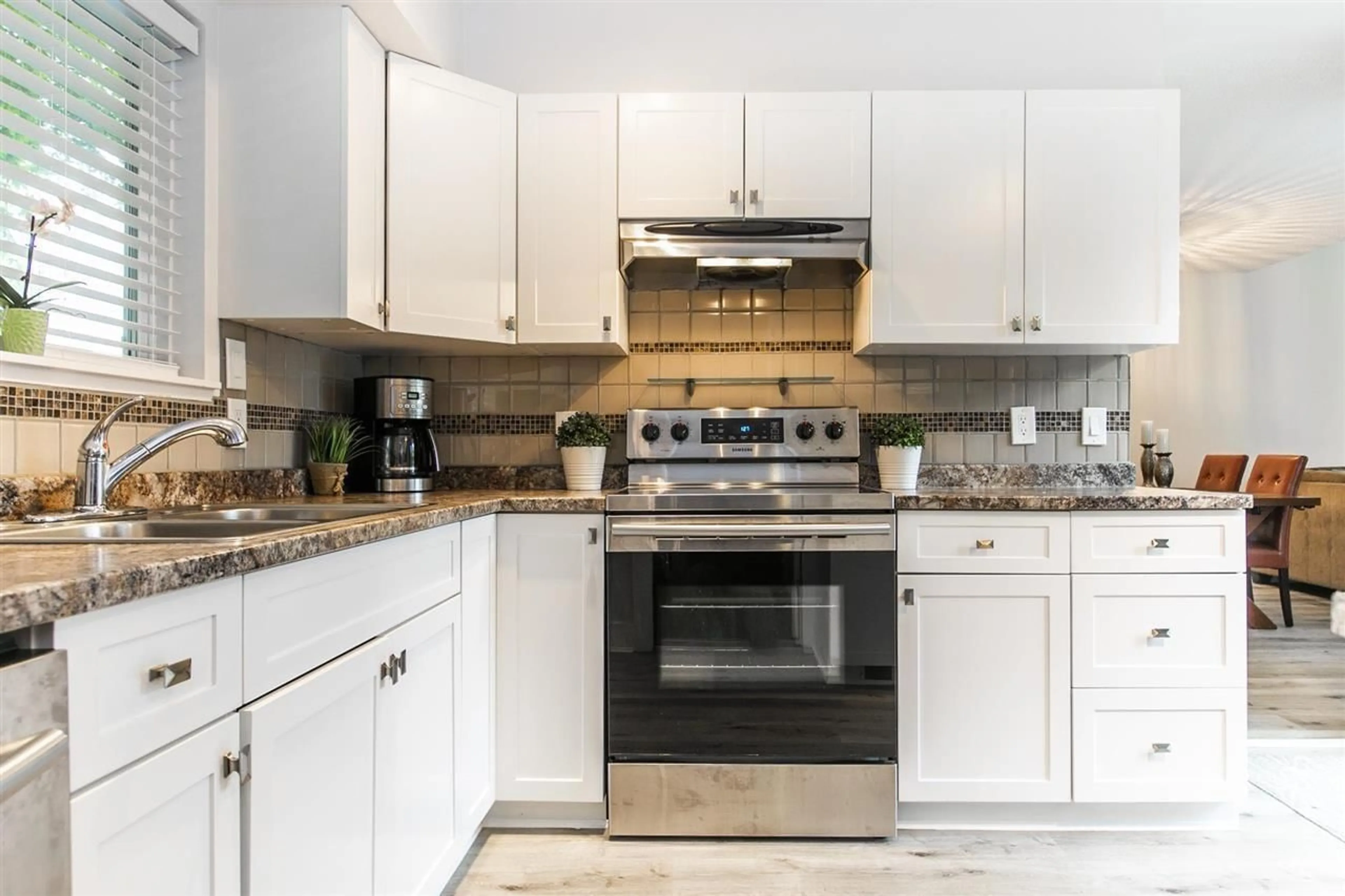 Open concept kitchen, ceramic/tile floor for 6110 GREENSIDE DRIVE, Surrey British Columbia V3S5M8