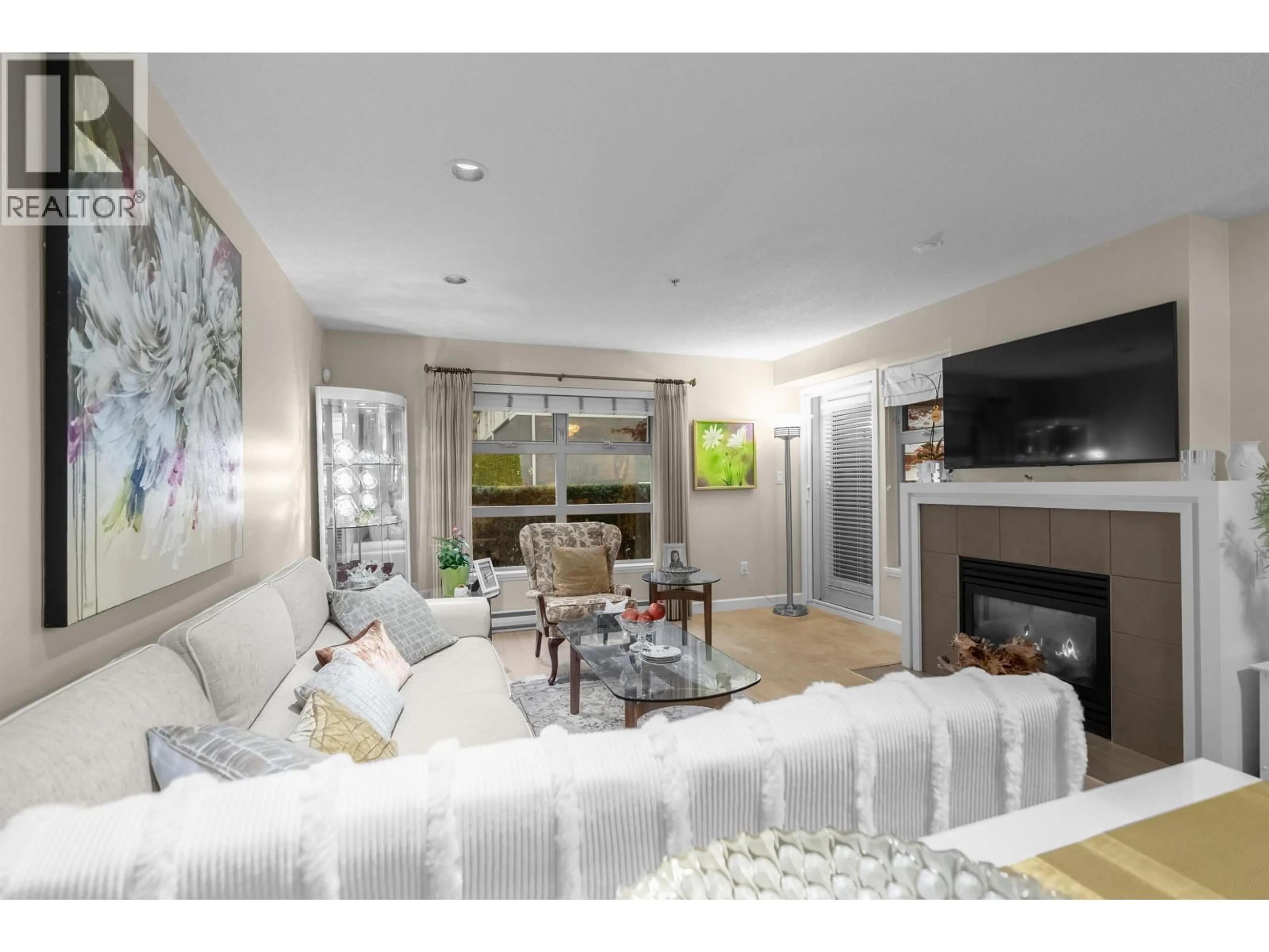 Living room with furniture, unknown for 104 - 3750 EDGEMONT BOULEVARD, North Vancouver British Columbia V7R2P8