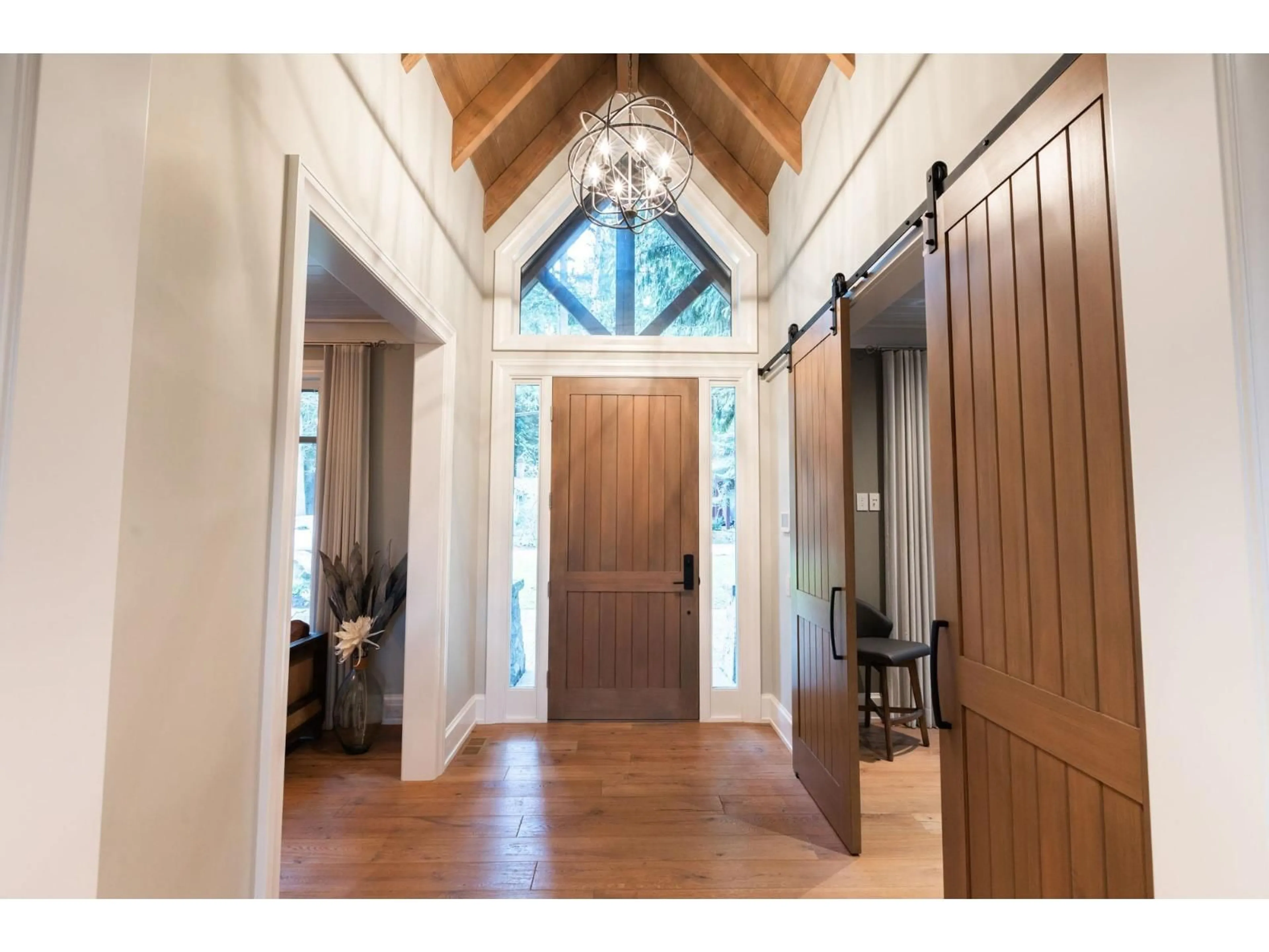 Indoor entryway for 2615 DOGWOOD DRIVE, Surrey British Columbia V4A3K4