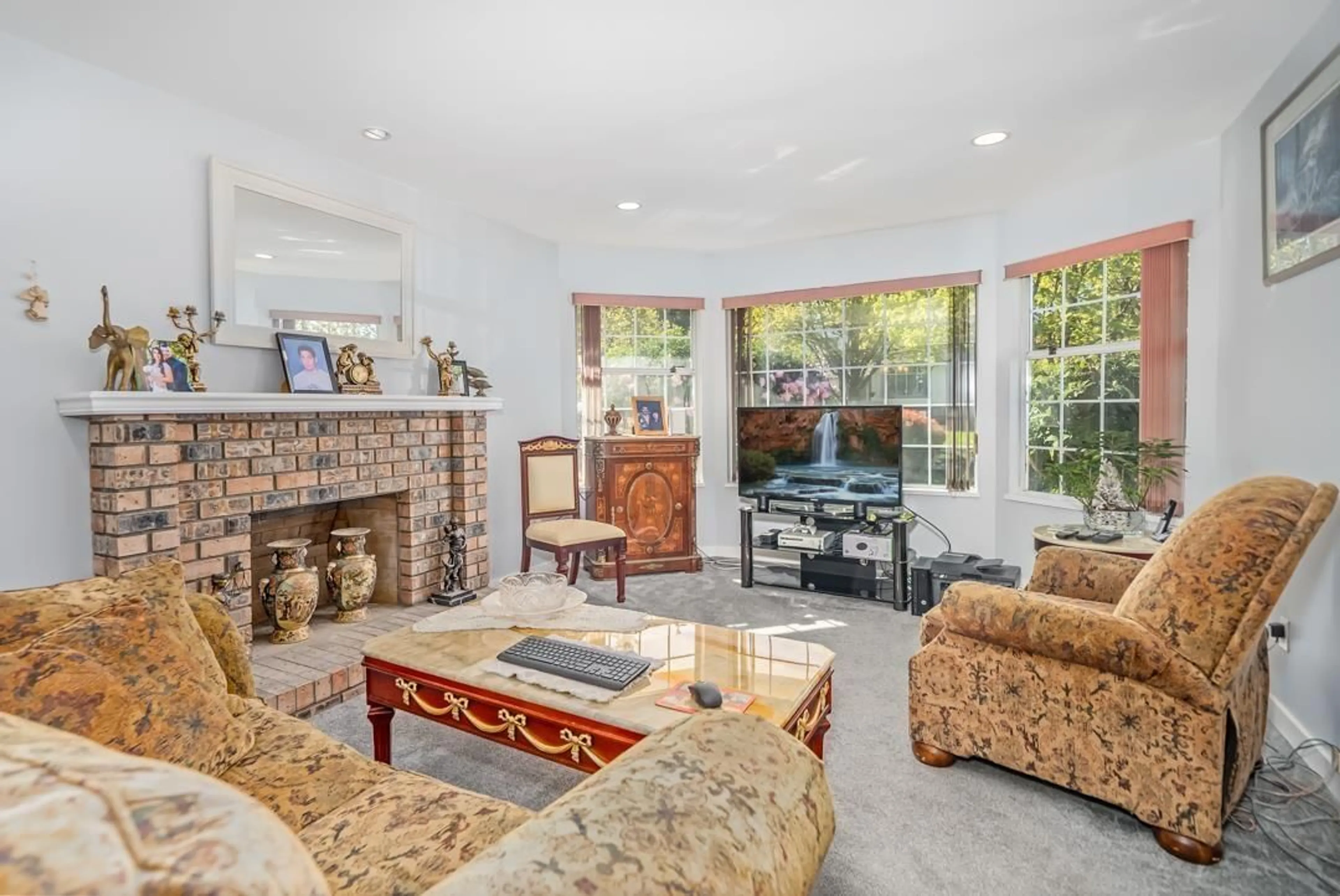 Living room with furniture, ceramic/tile floor for 15719 91A AVENUE, Surrey British Columbia V4N2X3
