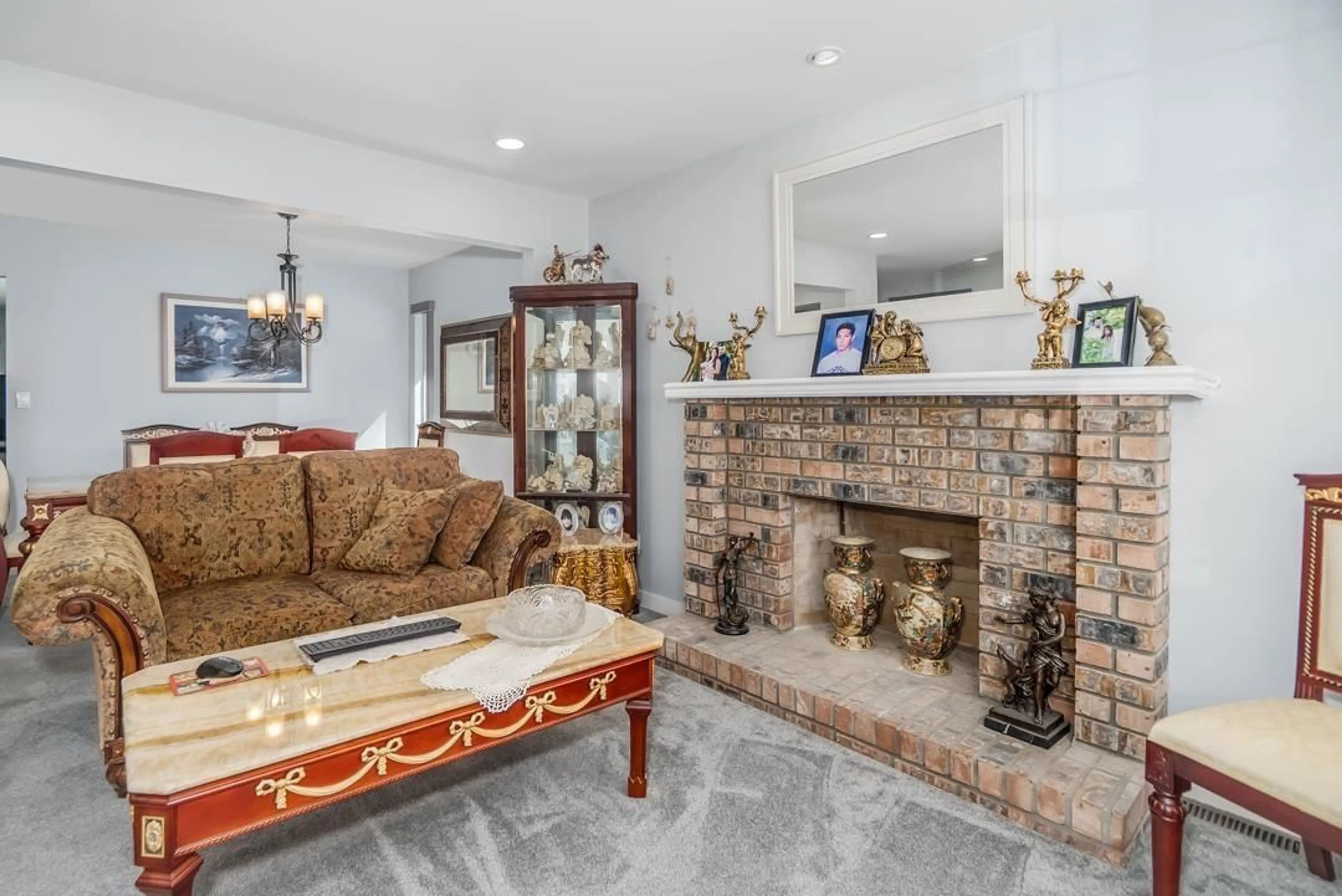 Living room with furniture, ceramic/tile floor for 15719 91A AVENUE, Surrey British Columbia V4N2X3