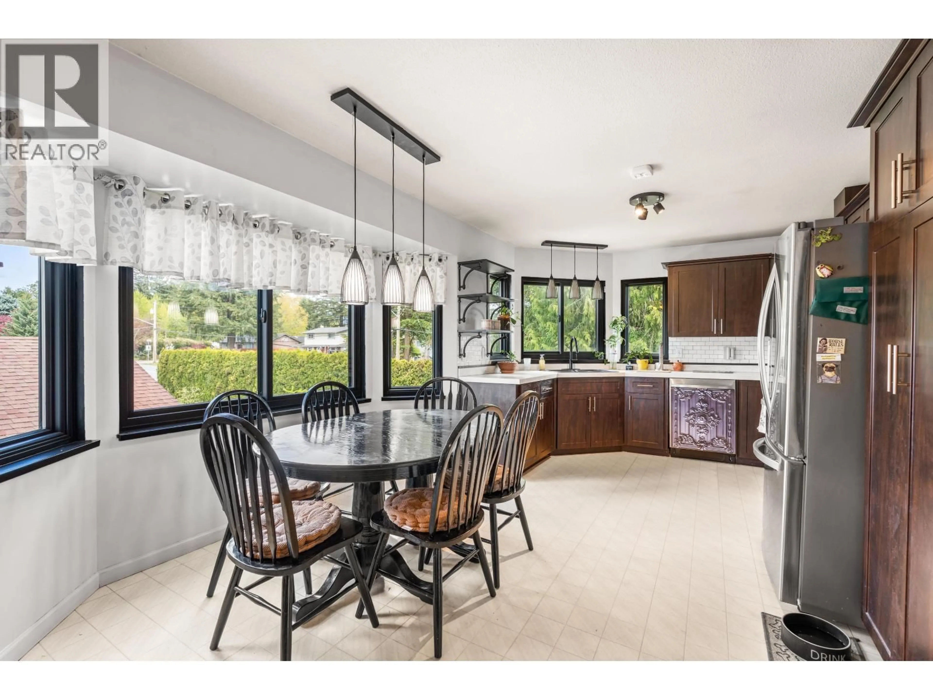 Open concept kitchen, ceramic/tile floor for 12019 206 STREET, Maple Ridge British Columbia V2X1T8