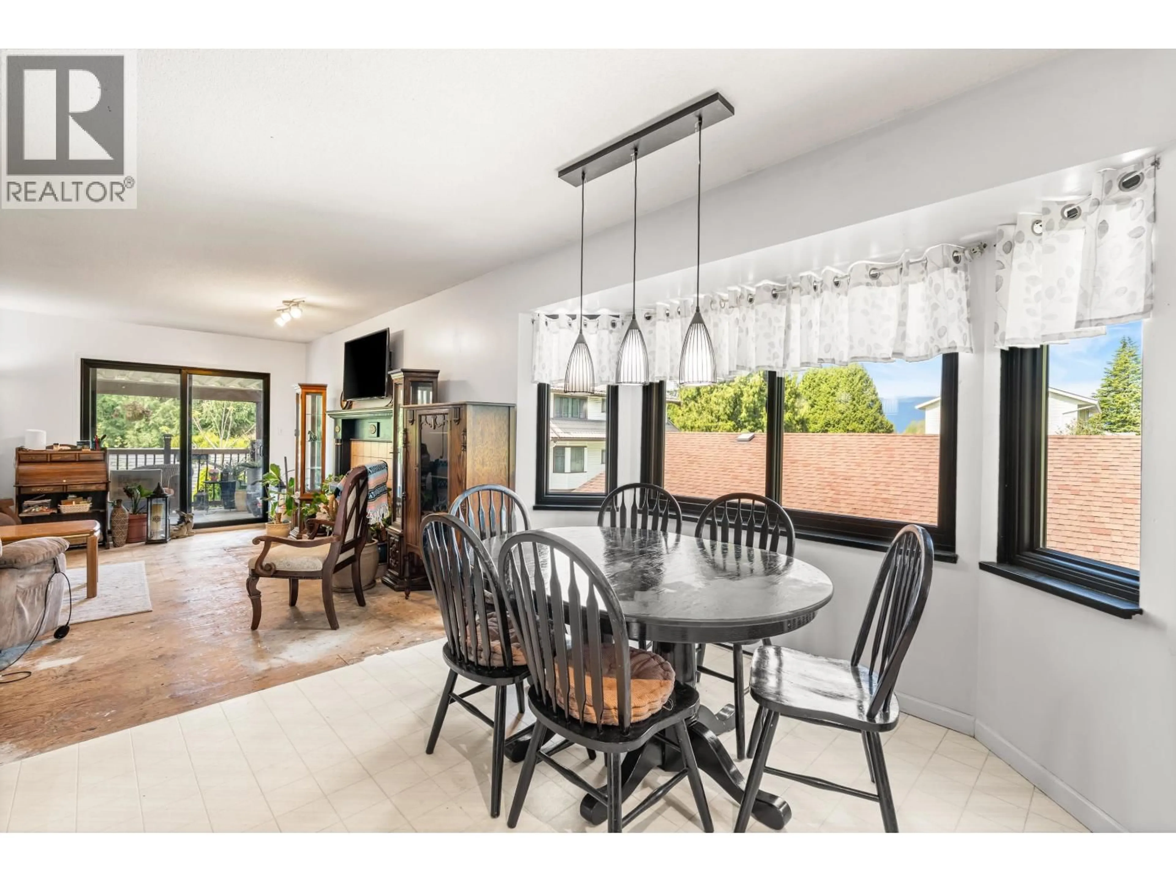 Dining room, ceramic/tile floor for 12019 206 STREET, Maple Ridge British Columbia V2X1T8