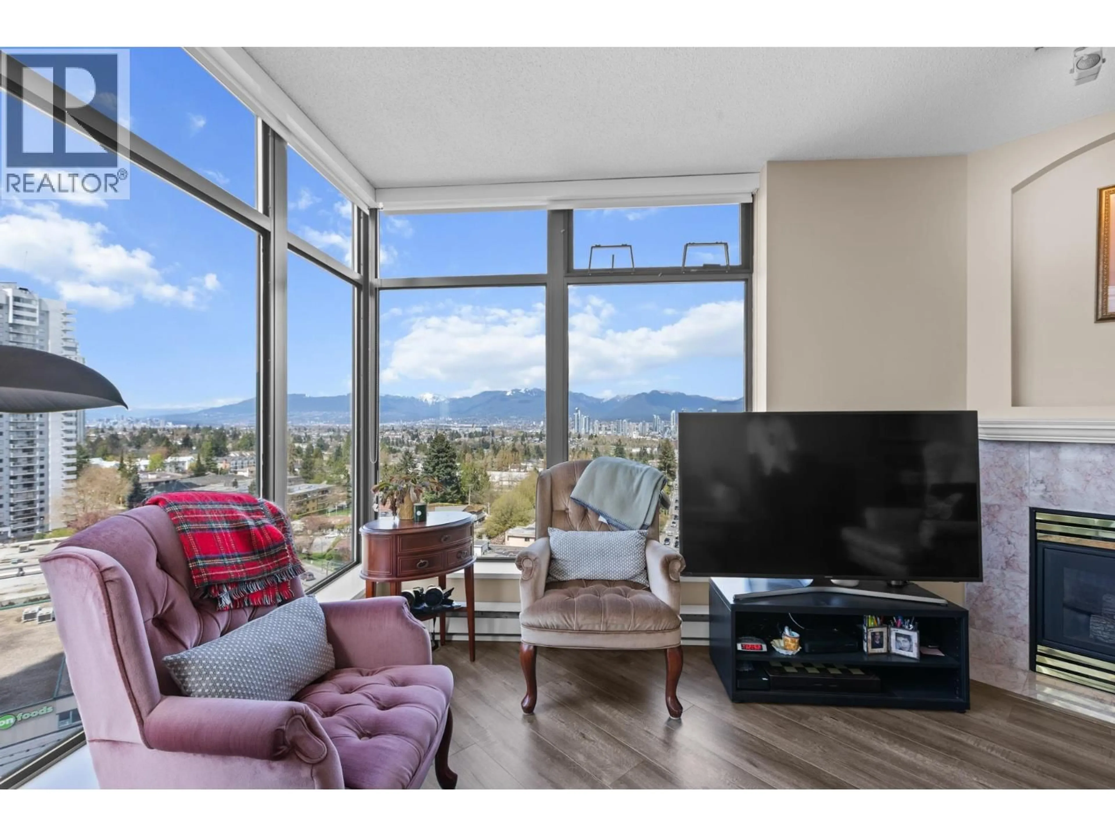 Living room with furniture, unknown for 1606 - 4505 HAZEL STREET, Burnaby British Columbia V5H4T1