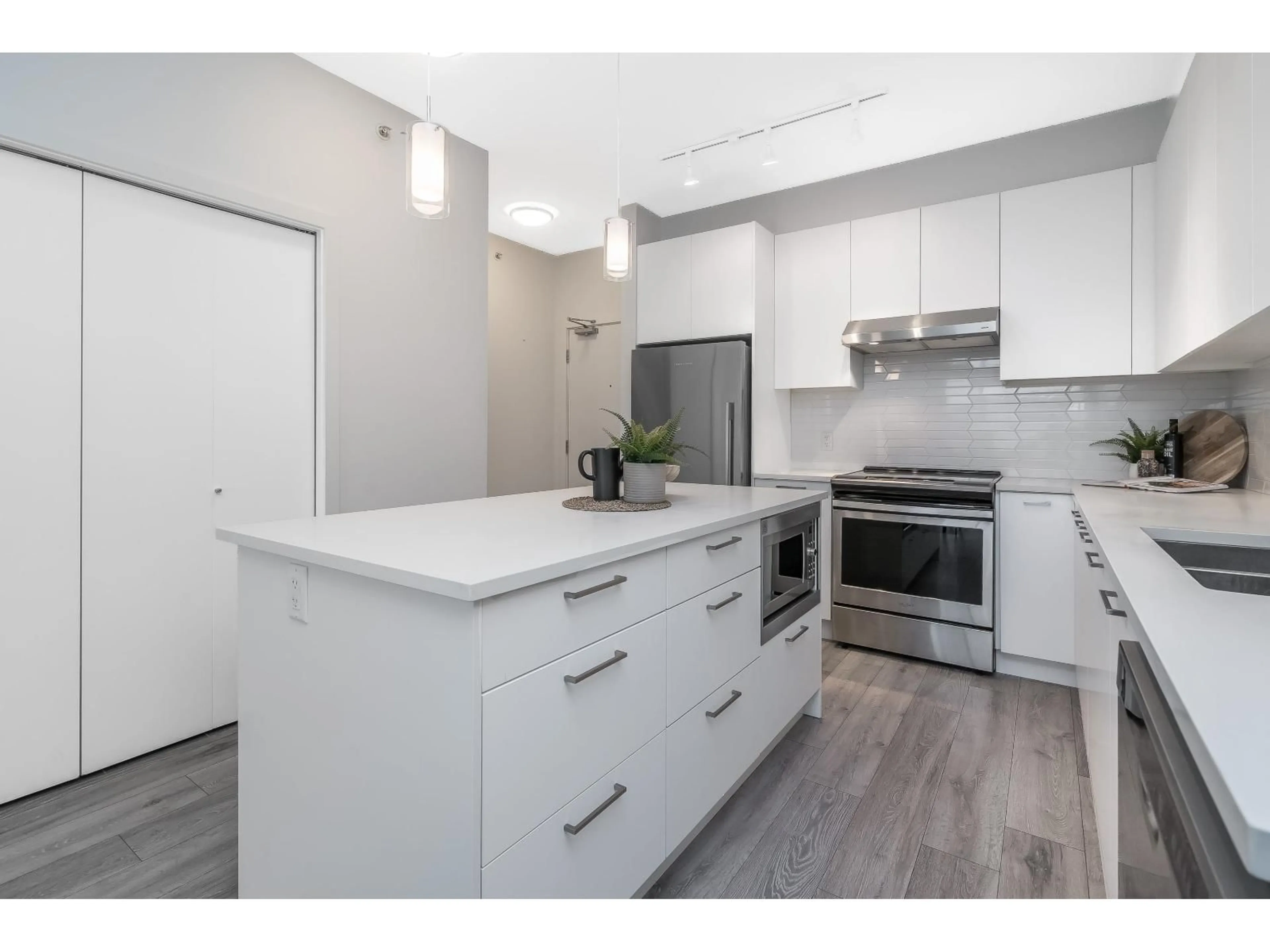 Open concept kitchen, unknown for 510 - 7809 209 STREET, Langley British Columbia V2Y3N6