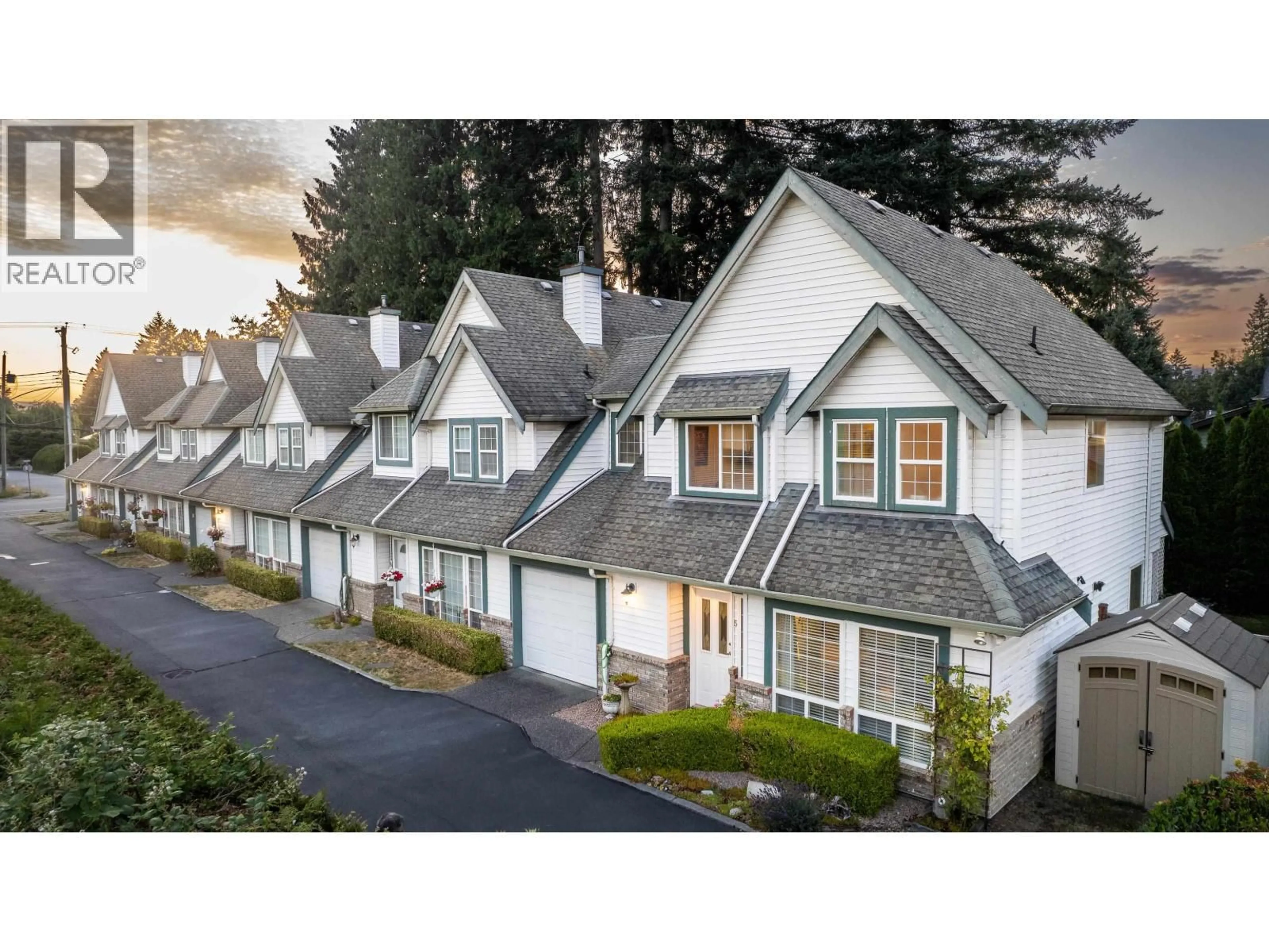 A pic from outside/outdoor area/front of a property/back of a property/a pic from drone, street for 5 - 12070 216 STREET, Maple Ridge British Columbia V2X5J3