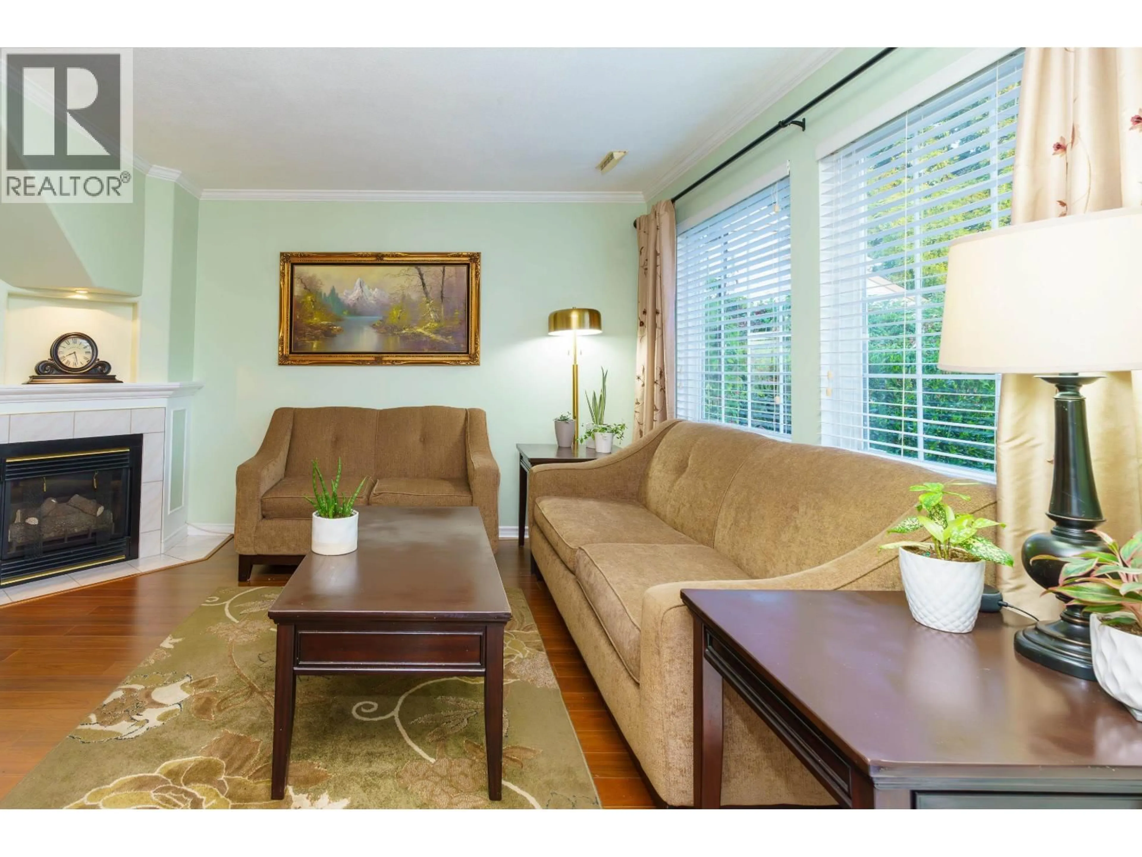 Living room with furniture, wood/laminate floor for 5 - 12070 216 STREET, Maple Ridge British Columbia V2X5J3