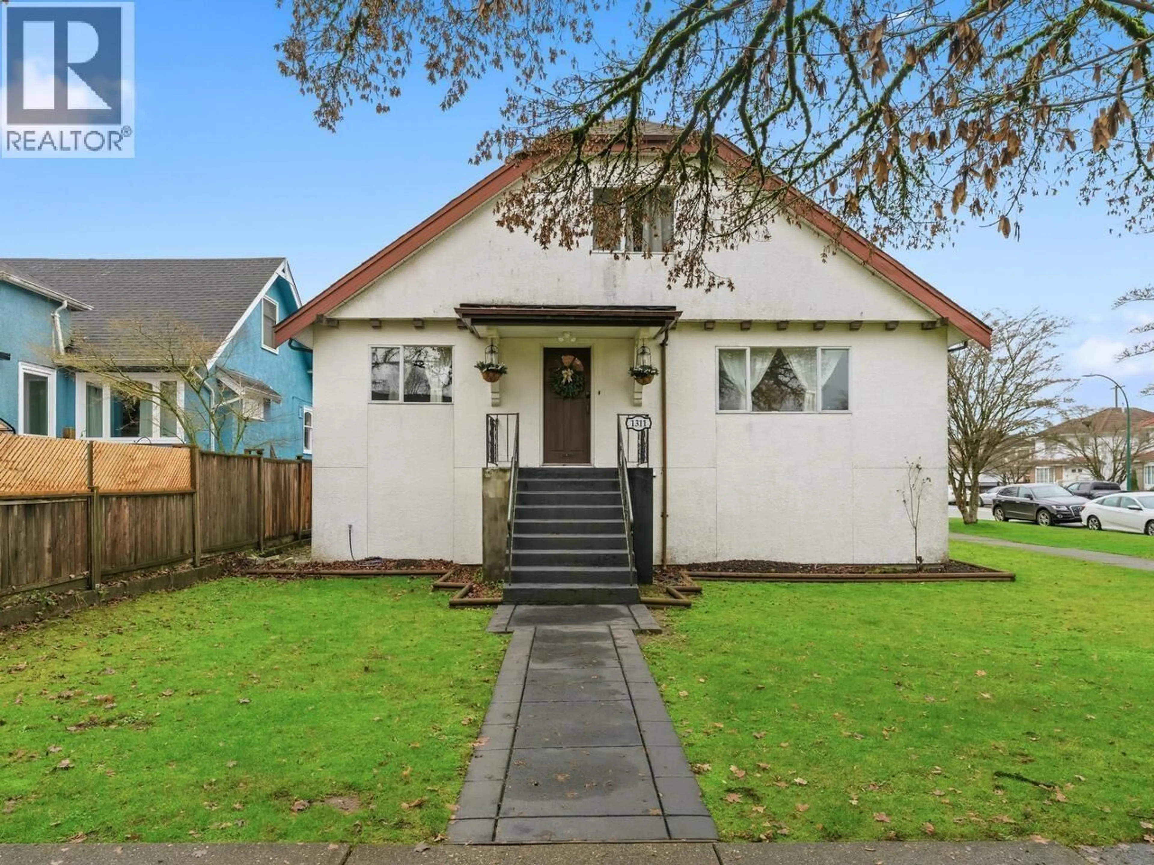 A pic from outside/outdoor area/front of a property/back of a property/a pic from drone, street for 1311 KAMLOOPS STREET, Vancouver British Columbia V5K3V6