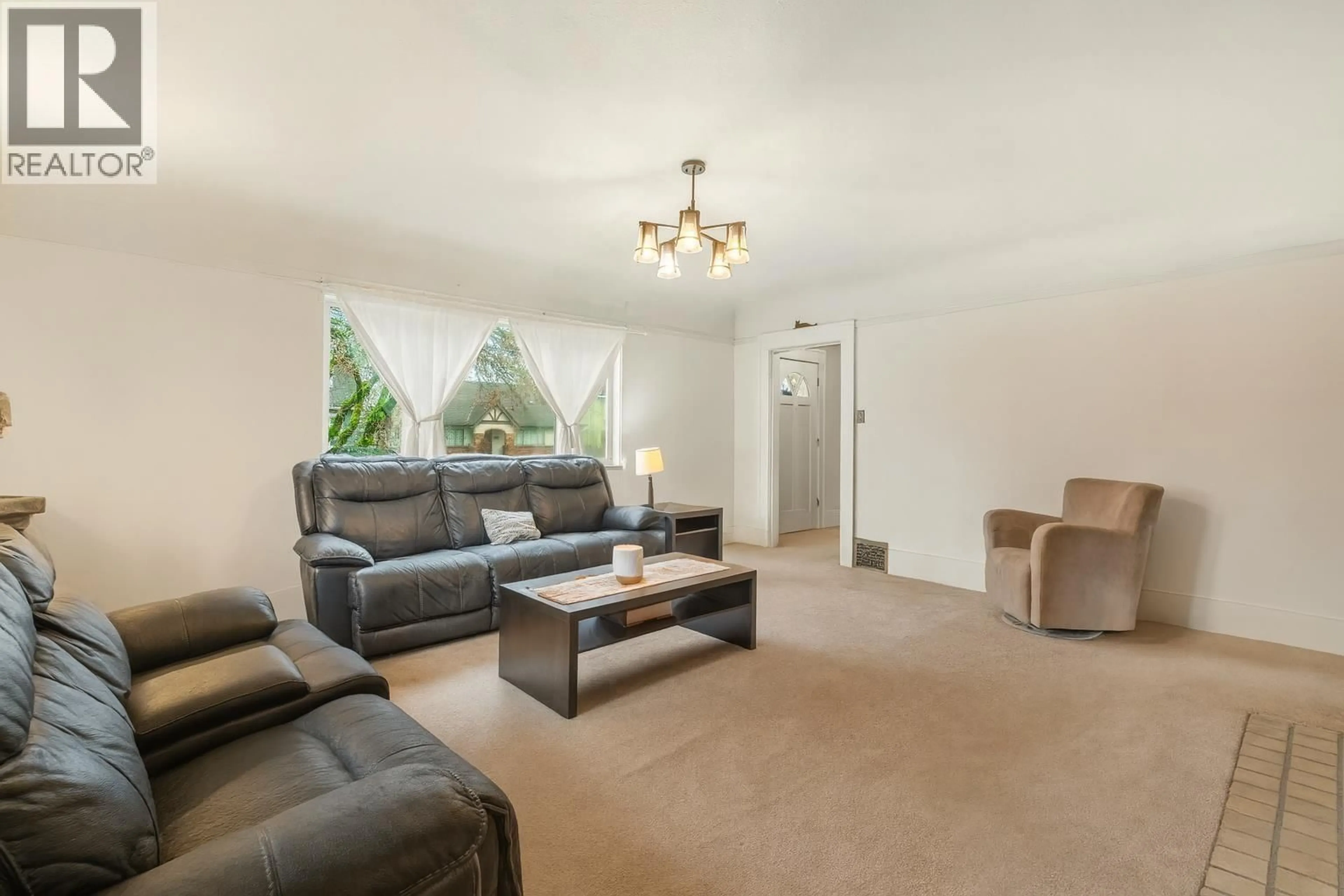 Living room with furniture, unknown for 1311 KAMLOOPS STREET, Vancouver British Columbia V5K3V6