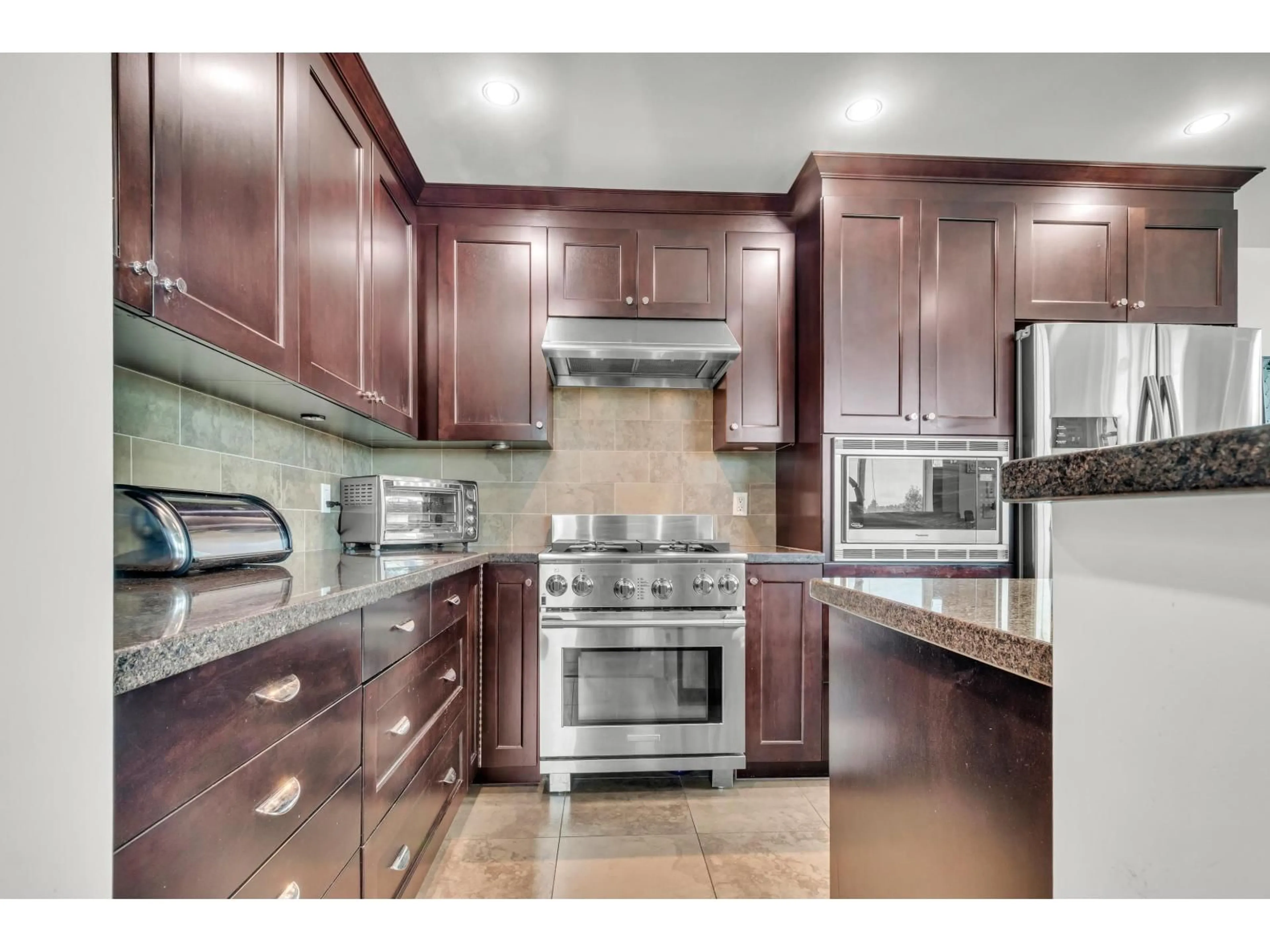 Unknown for 303 - 14824 NORTH BLUFF ROAD, White Rock British Columbia V4B3E2