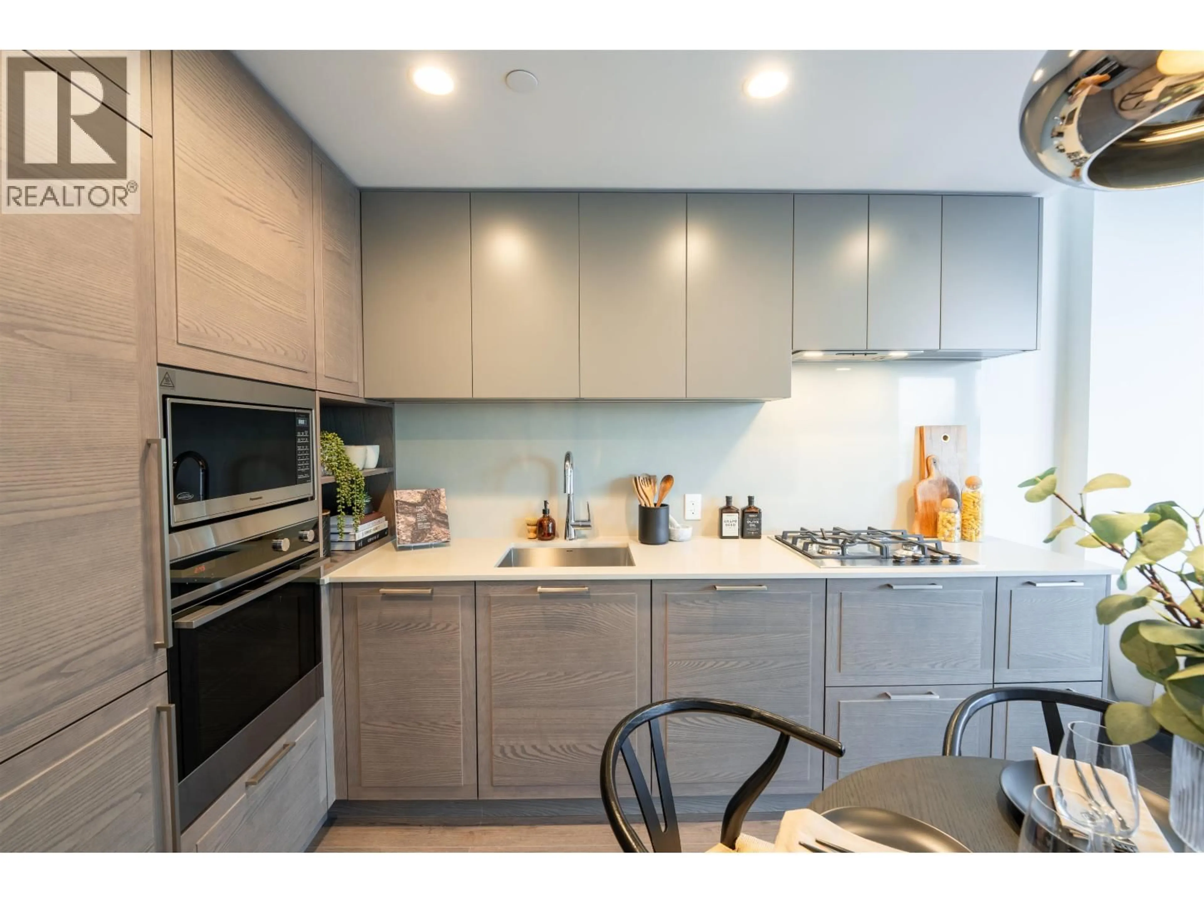 Standard kitchen, unknown for 1304 - 5685 HALLEY AVENUE, Burnaby British Columbia V5H2P8
