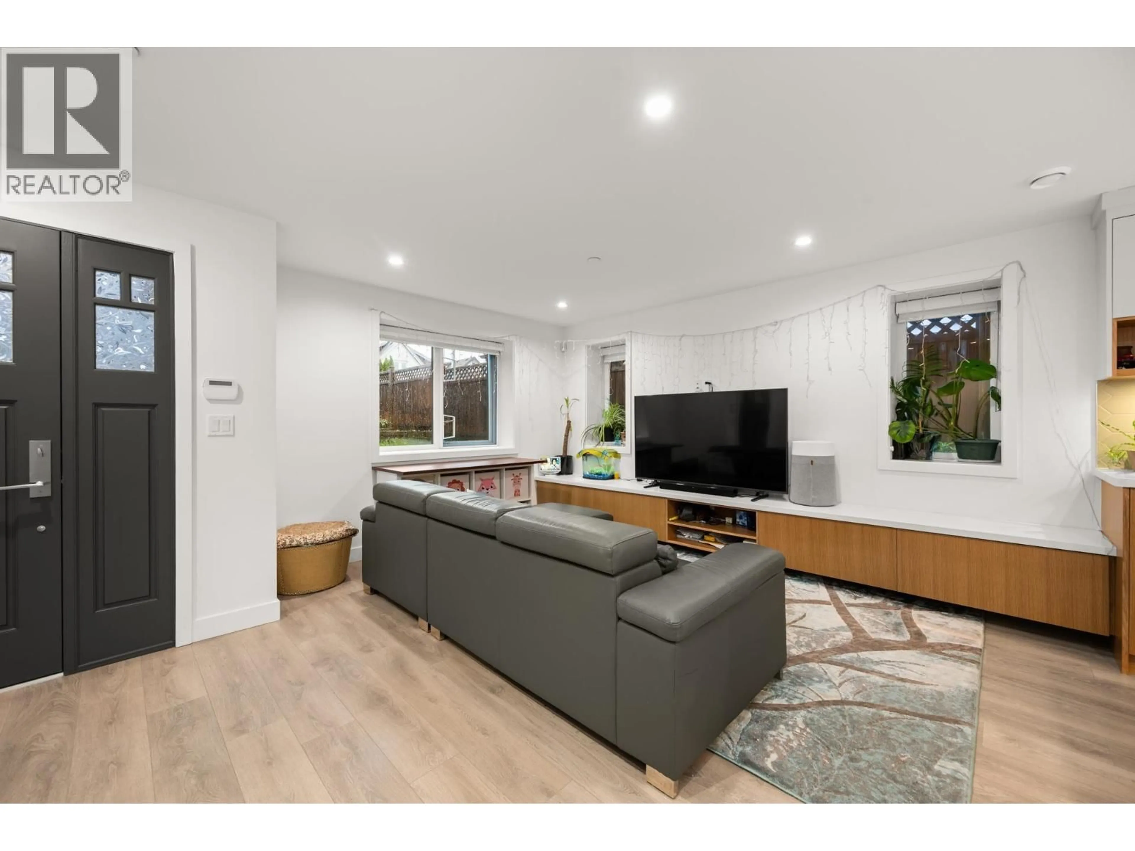 Living room with furniture, wood/laminate floor for 1452 20TH AVENUE, Vancouver British Columbia V5N2K6