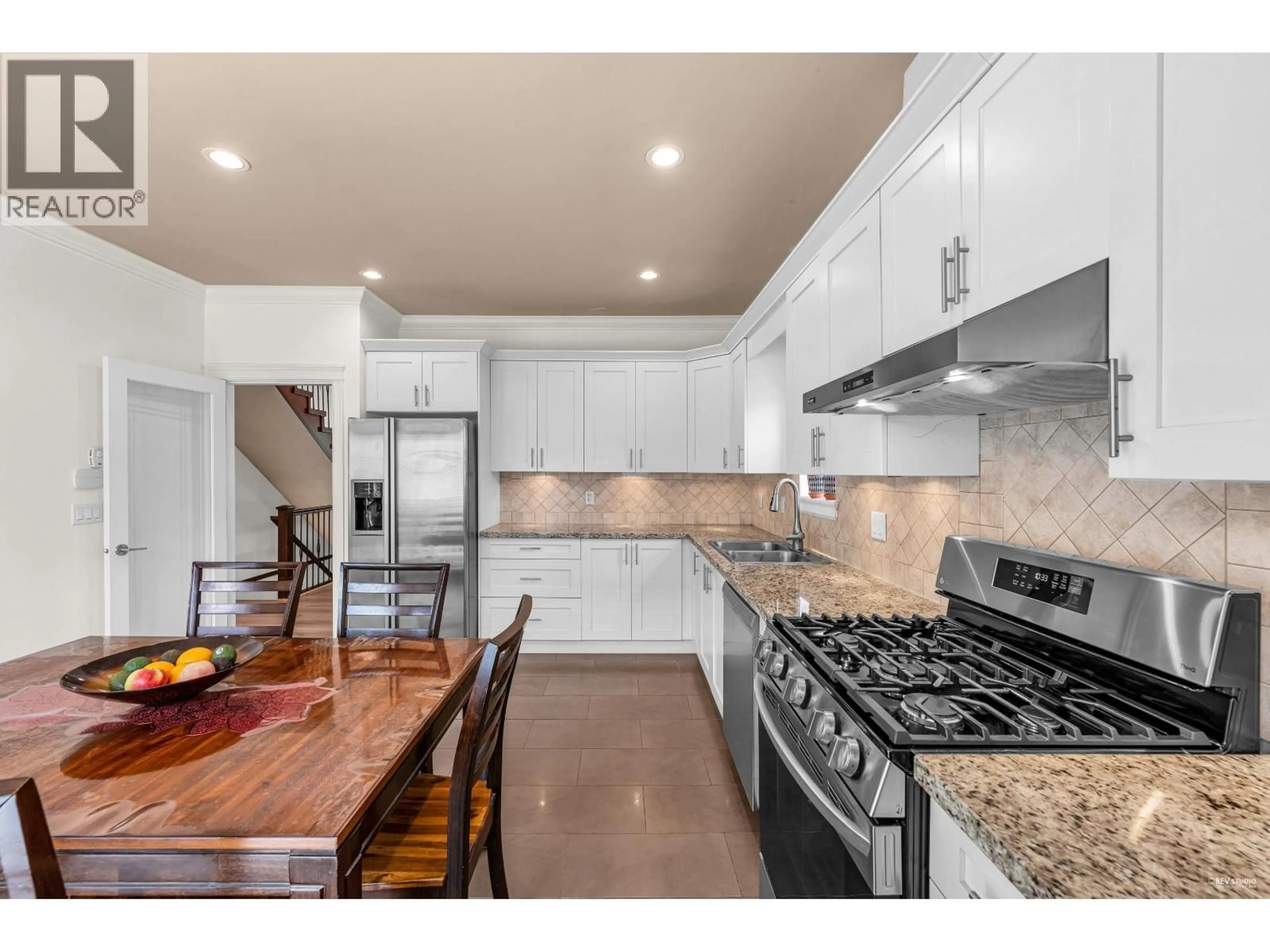 Open concept kitchen, ceramic/tile floor for 1 - 4766 55B STREET, Delta British Columbia V4K3B7