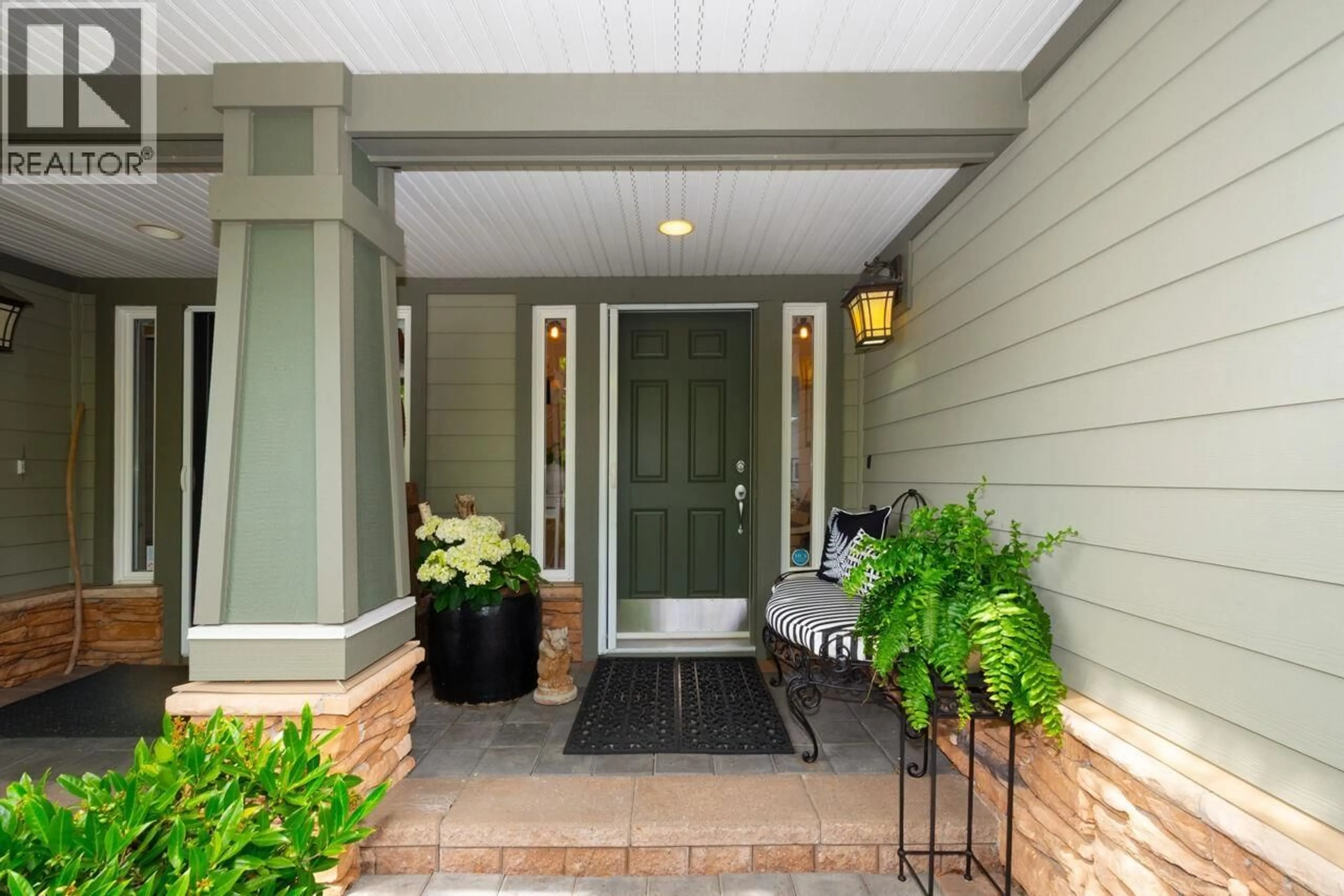 Indoor entryway for 9 BEACH DRIVE, Furry Creek British Columbia V8B1A2