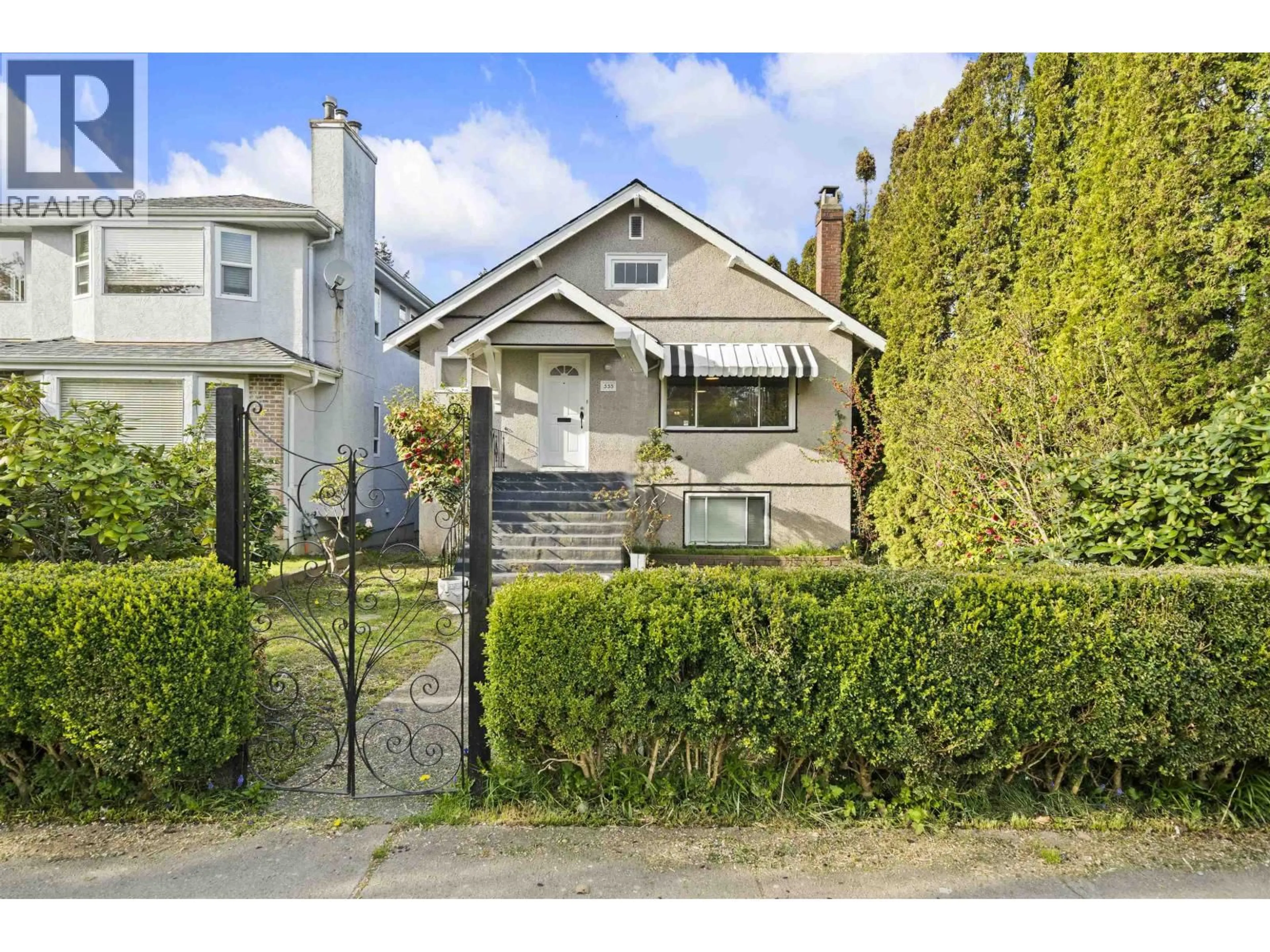 A pic from outside/outdoor area/front of a property/back of a property/a pic from drone, street for 555 19TH AVENUE, Vancouver British Columbia V5Z1W8