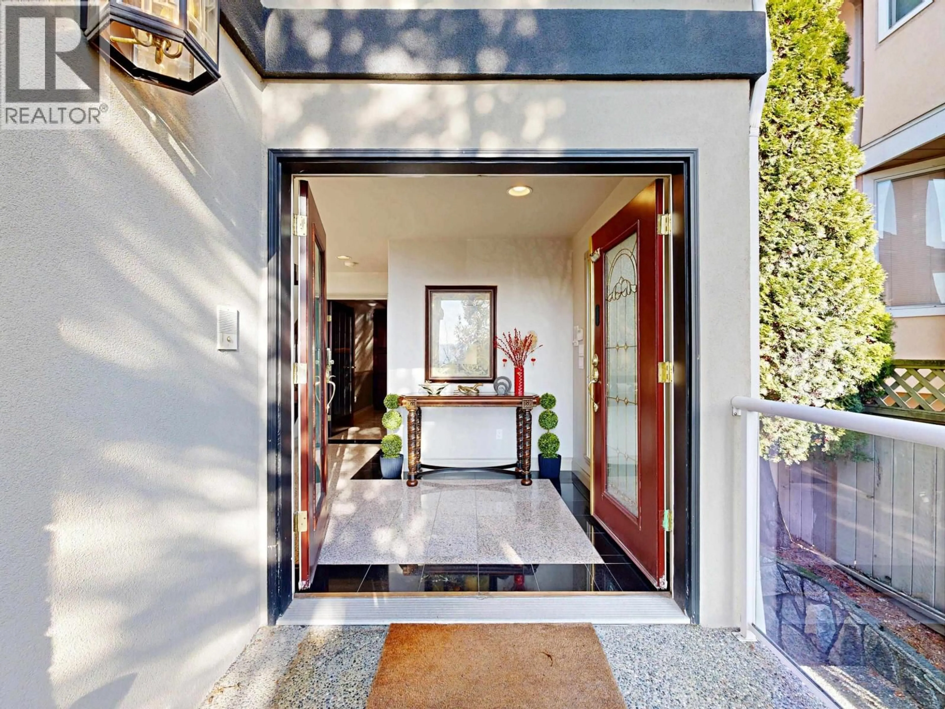 Indoor entryway for 106 TIMBERCREST PLACE, Port Moody British Columbia V3H4V5