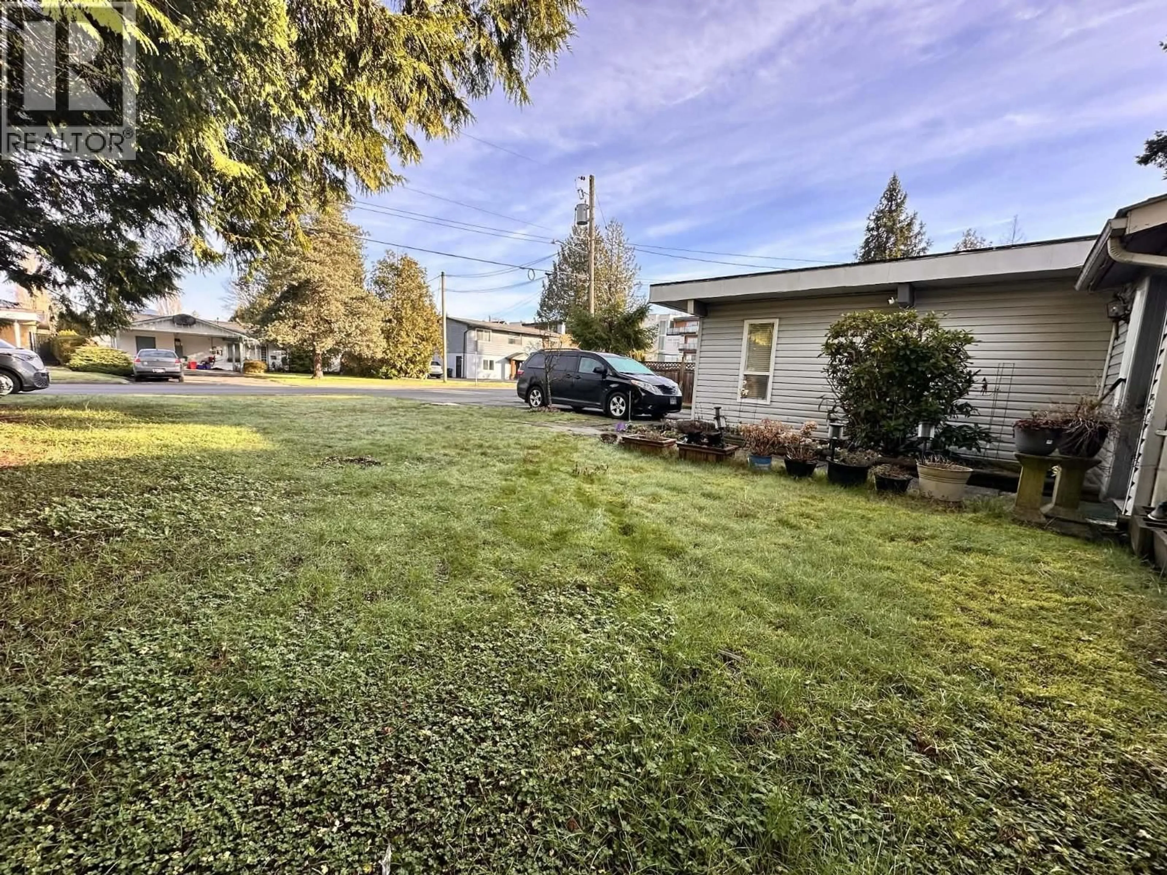 A pic from outside/outdoor area/front of a property/back of a property/a pic from drone, street for 22670 BROWN AVENUE, Maple Ridge British Columbia V2X3R5