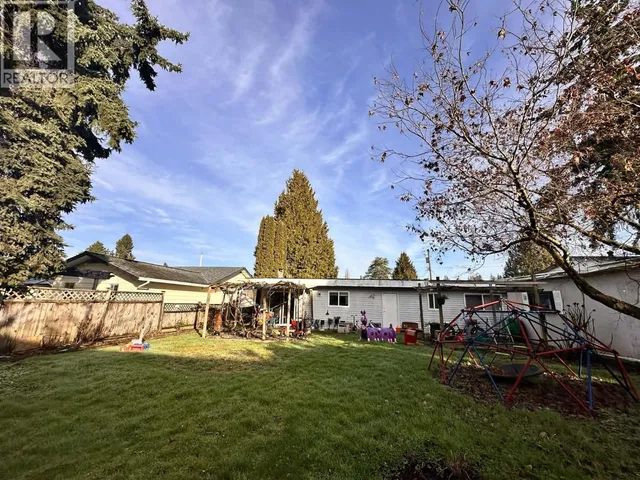 22670 BROWN AVENUE, Maple Ridge 4